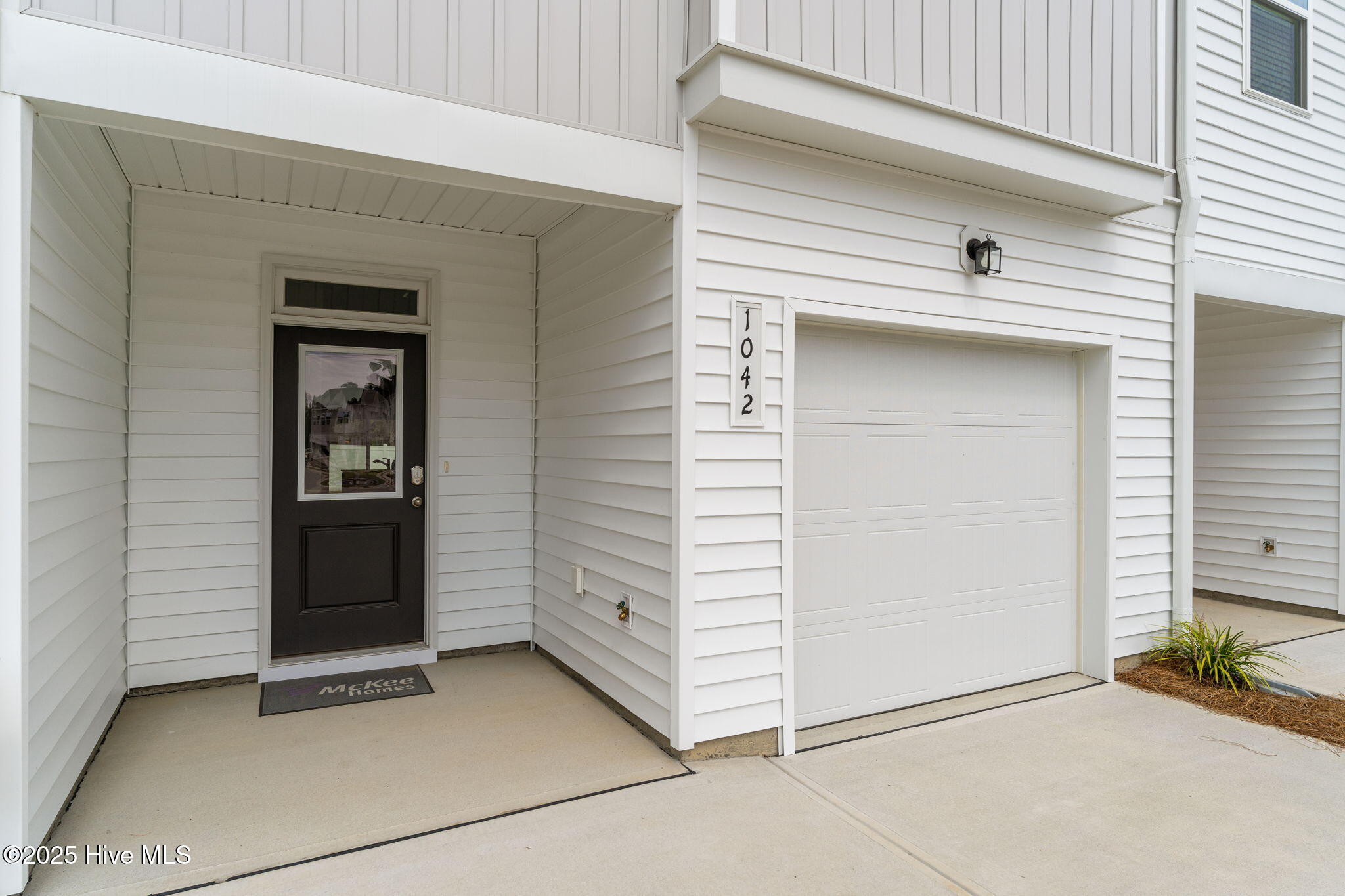 100454389 | Photo 26