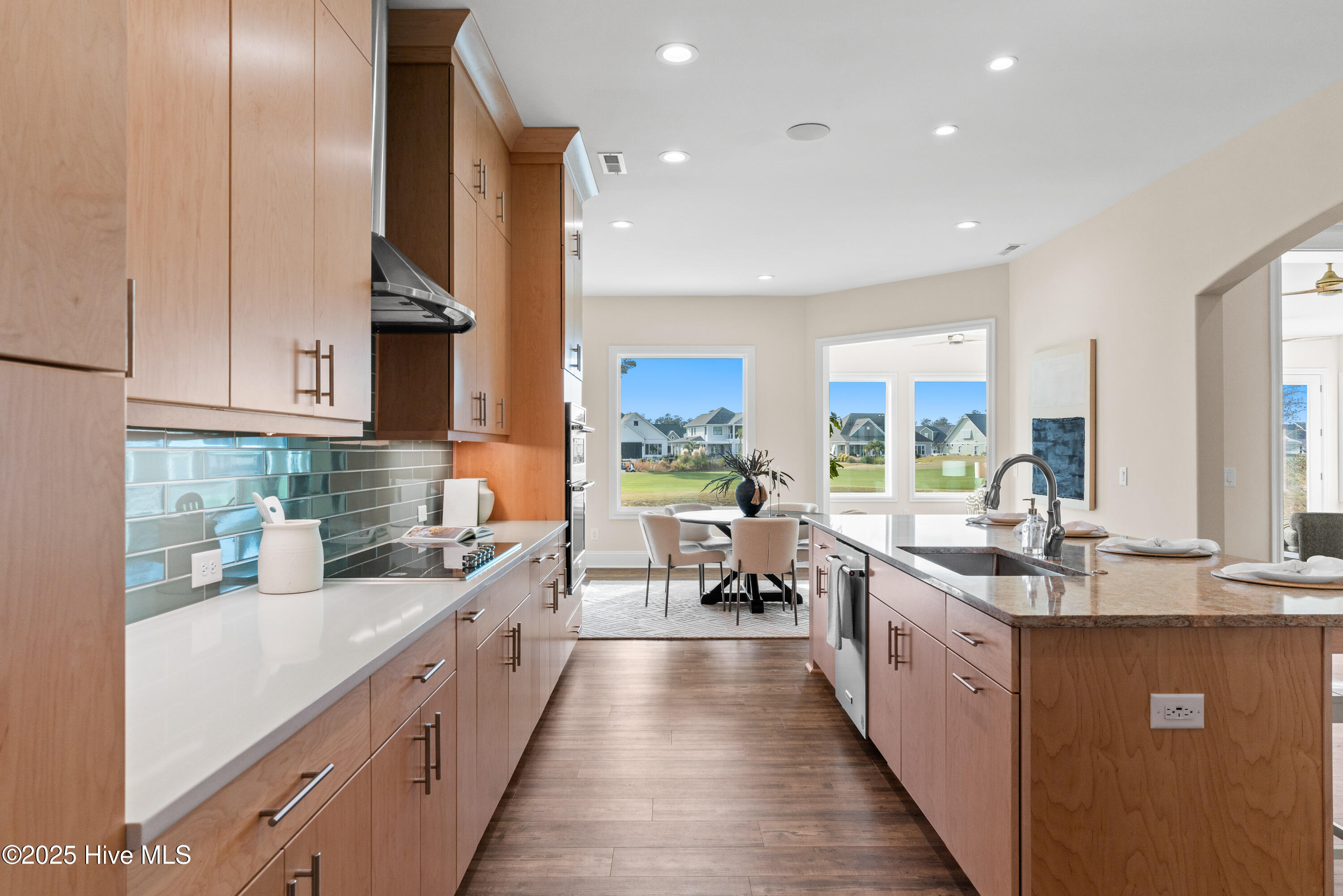 100524030 | Photo 22