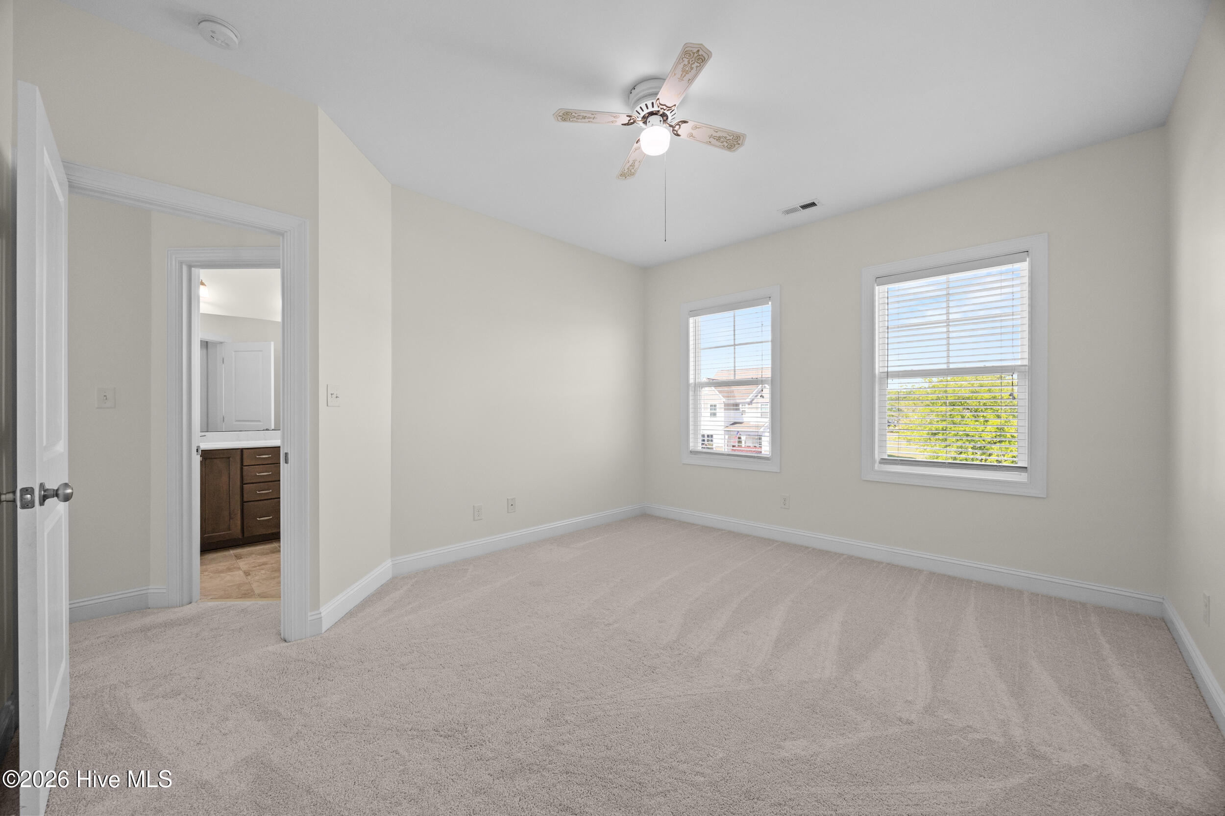 100568241 | Photo 54