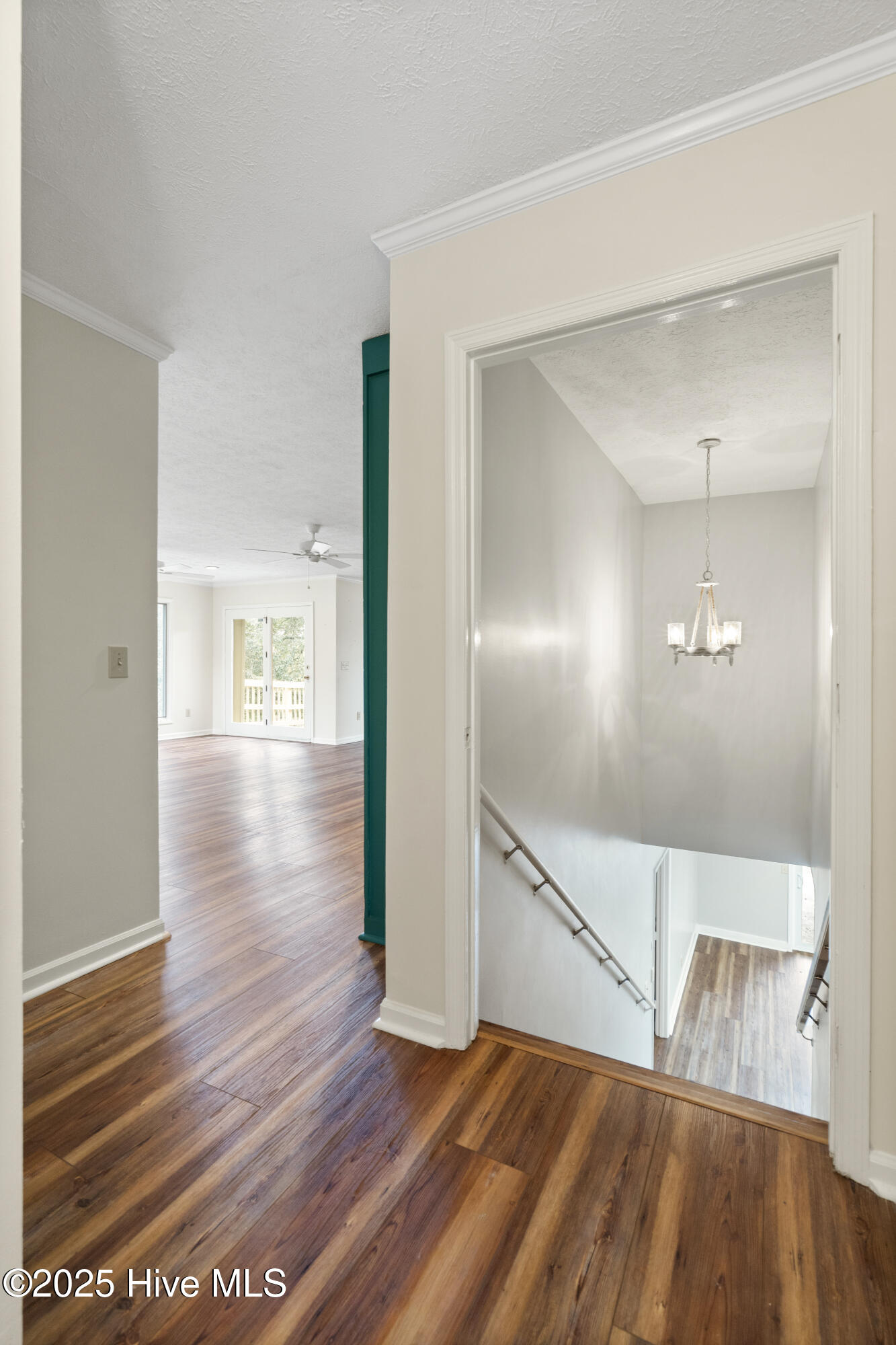 100540990 | Photo 46