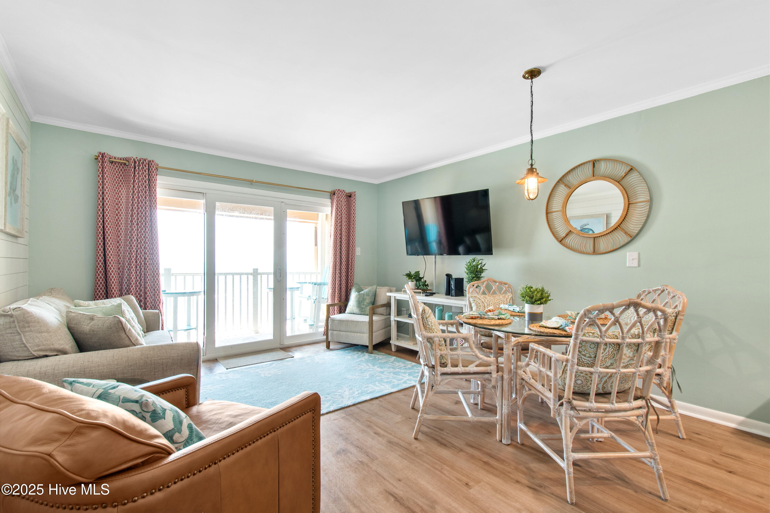 100519022 | Photo 13