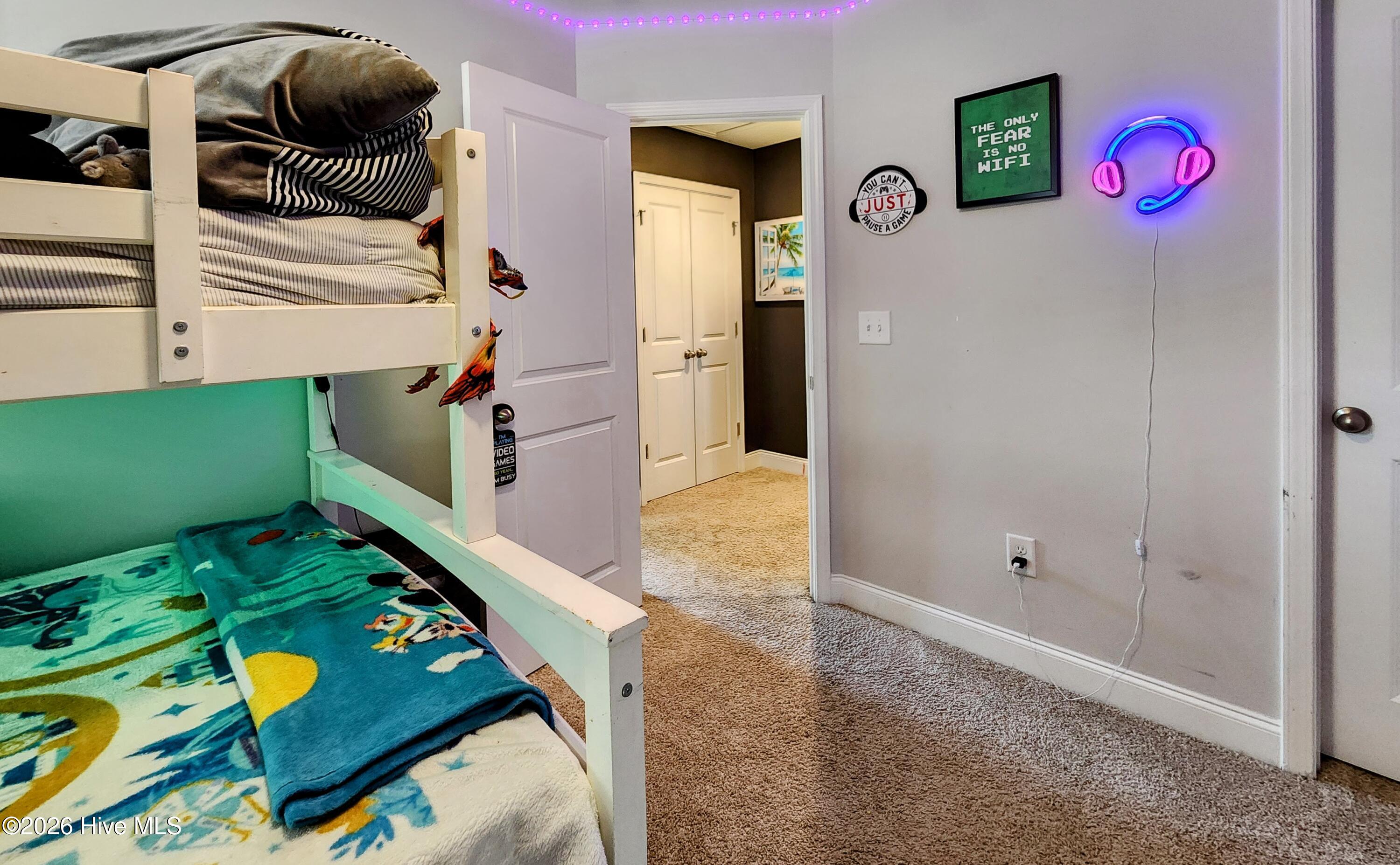 100549443 | Photo 35