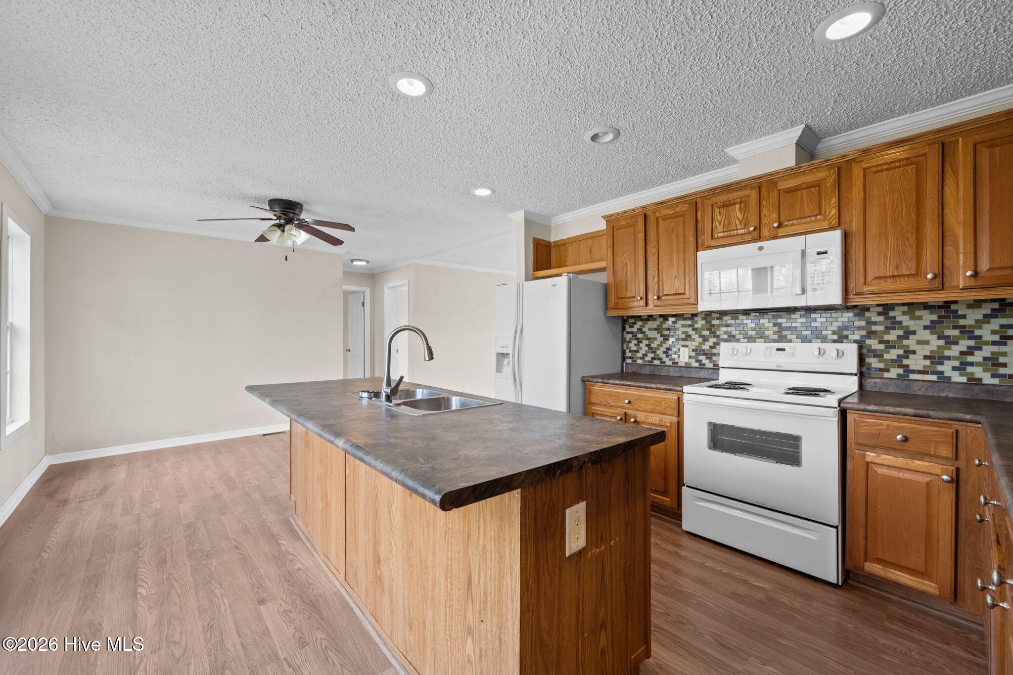 100555168 | Photo 12