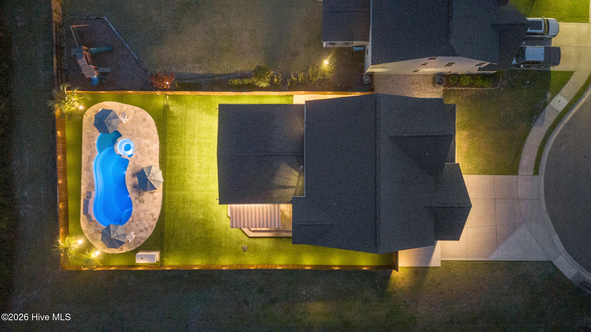 100566940 | Photo 104