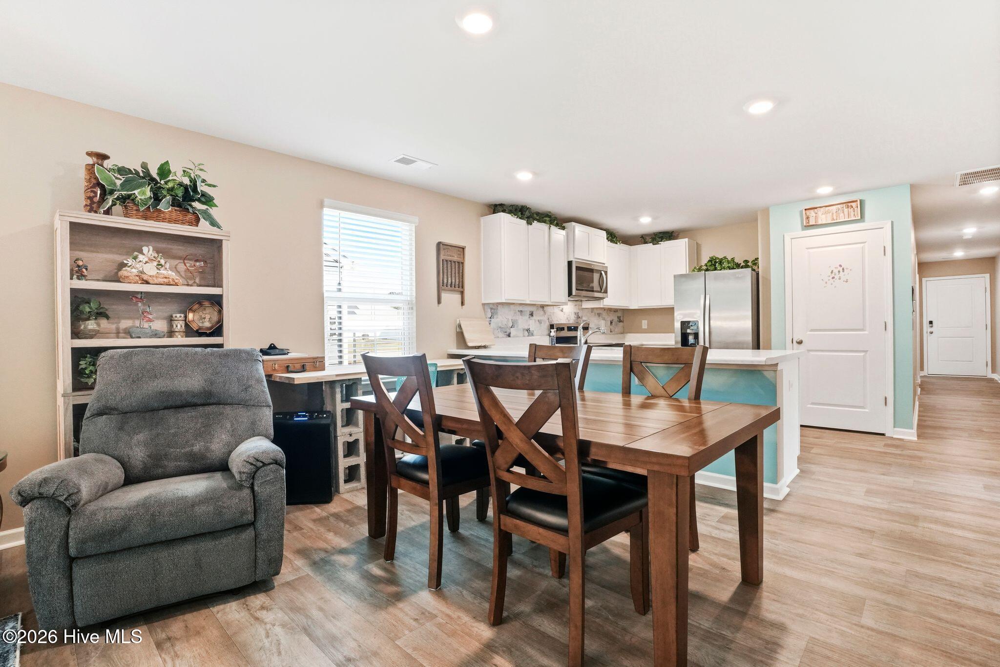 100565300 | Photo 11