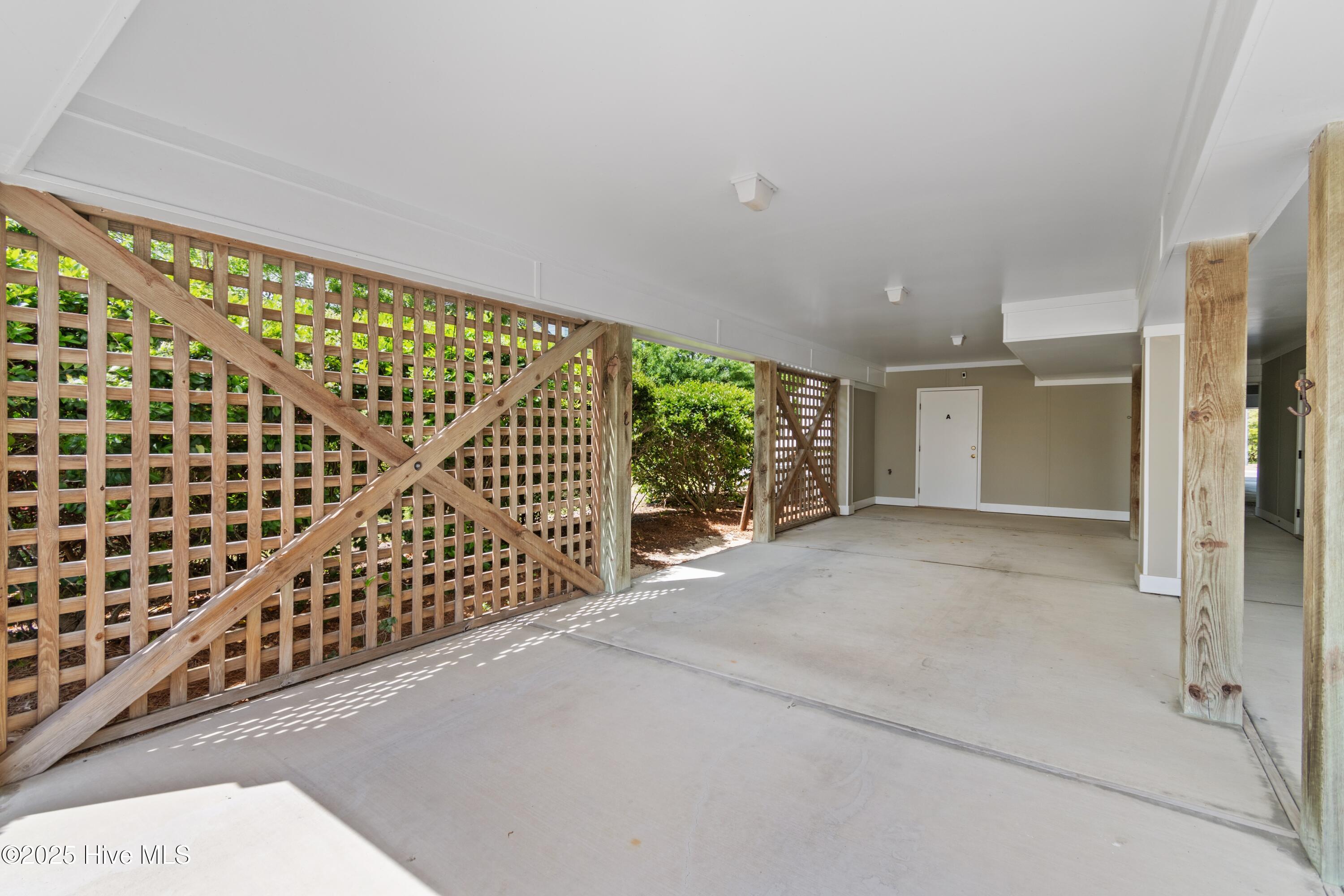 100502983 | Photo 35