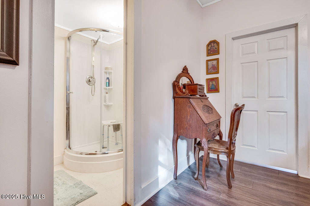 100534087 | Photo 51