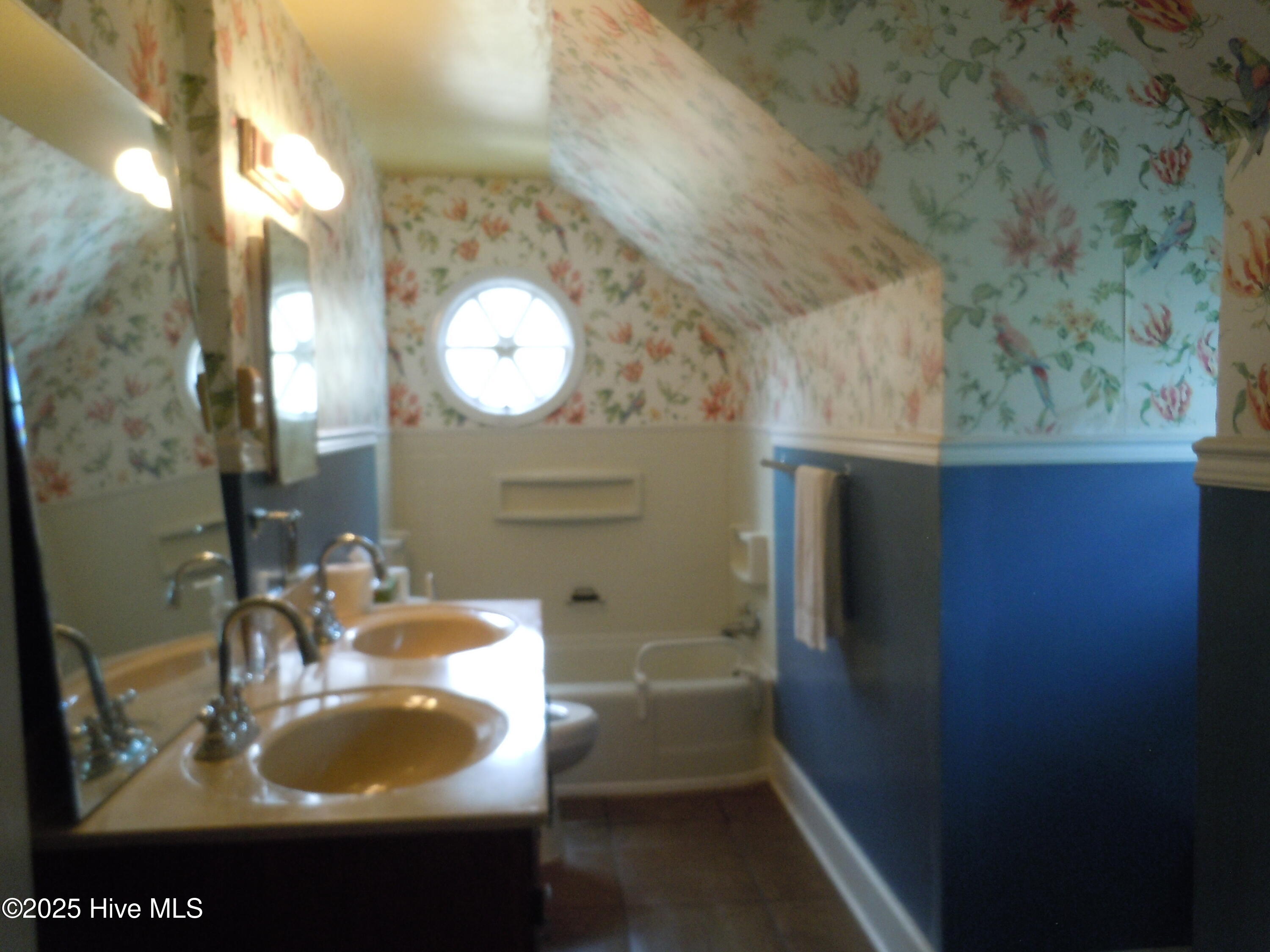 100536293 | Photo 38