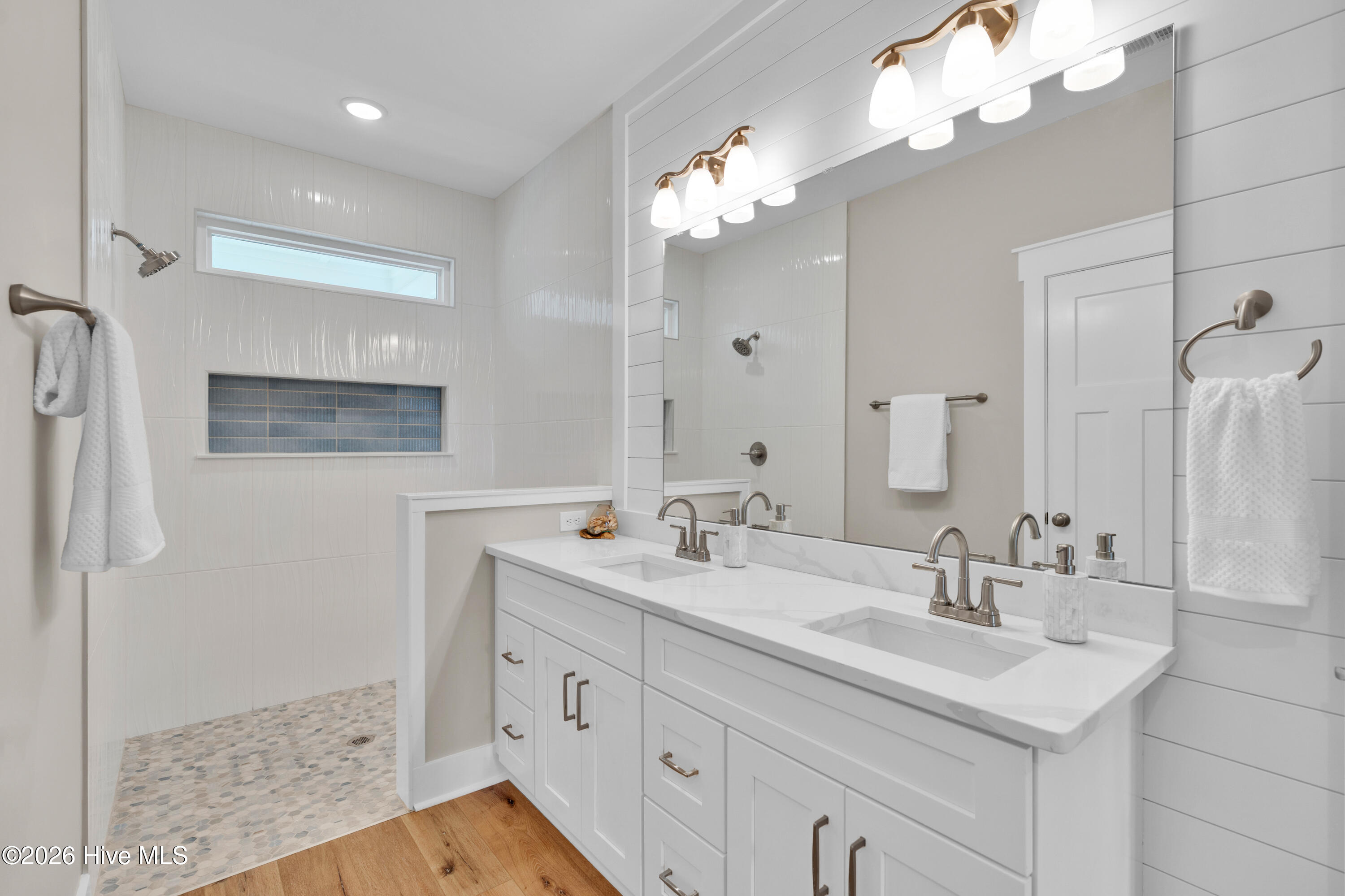 100564696 | Photo 17