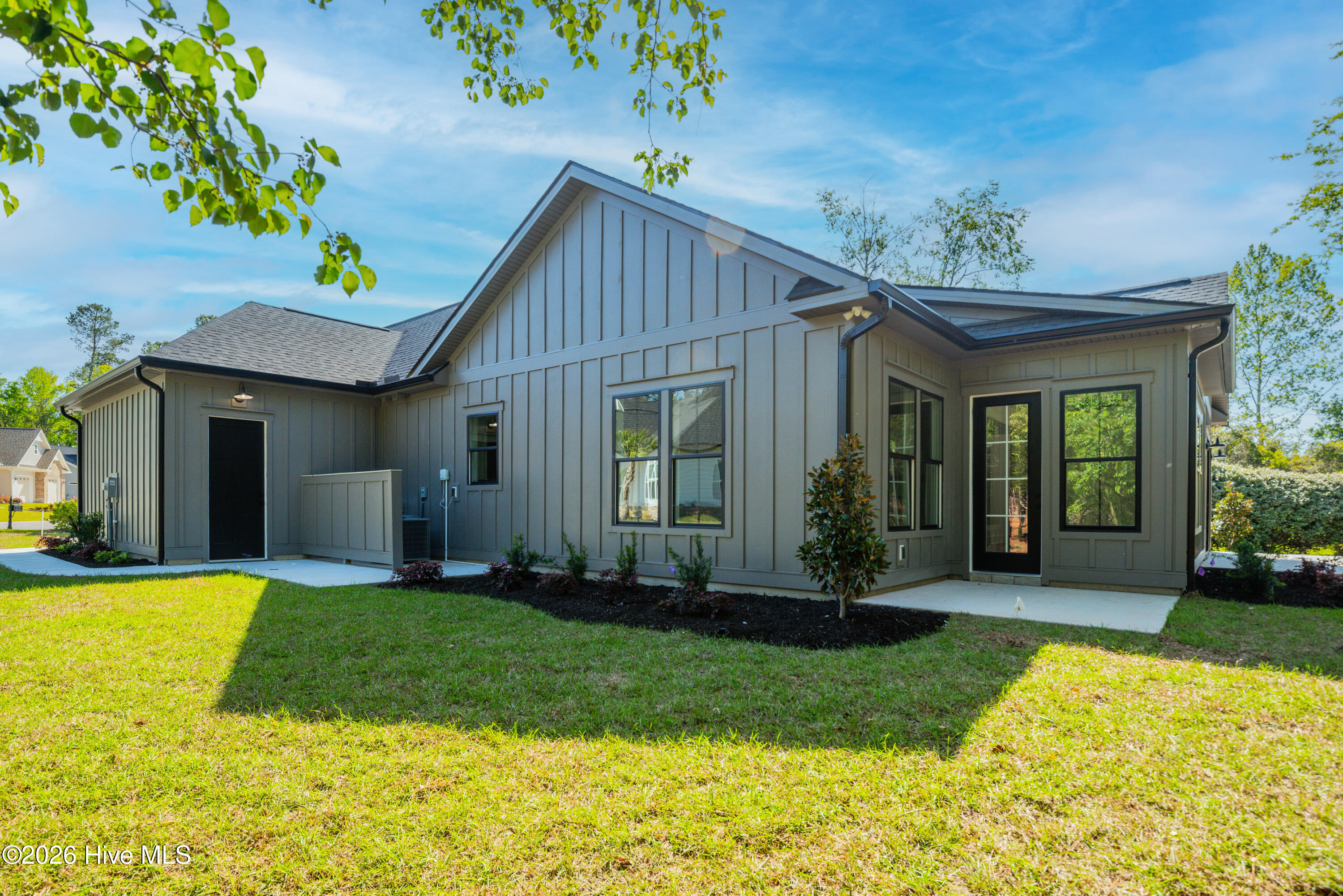 100563417 | Photo 41