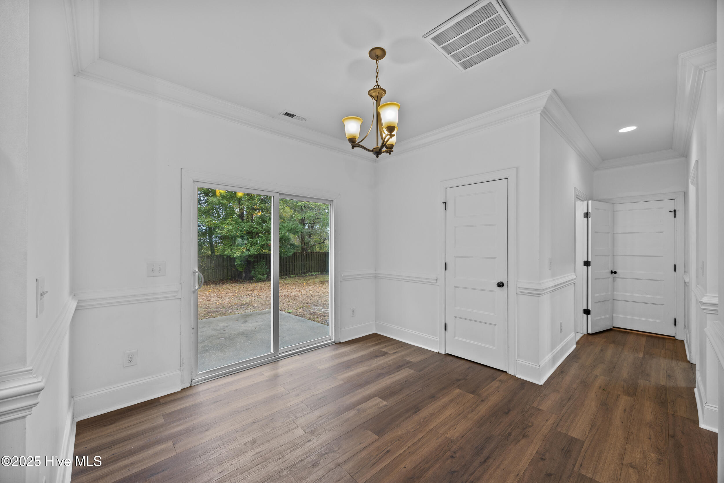 100538998 | Photo 23