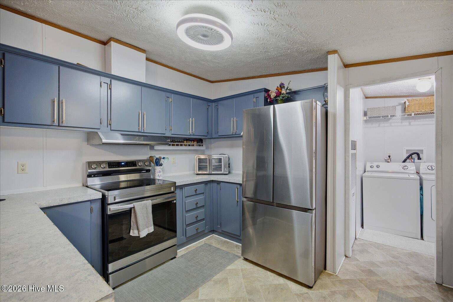 100556219 | Photo 24