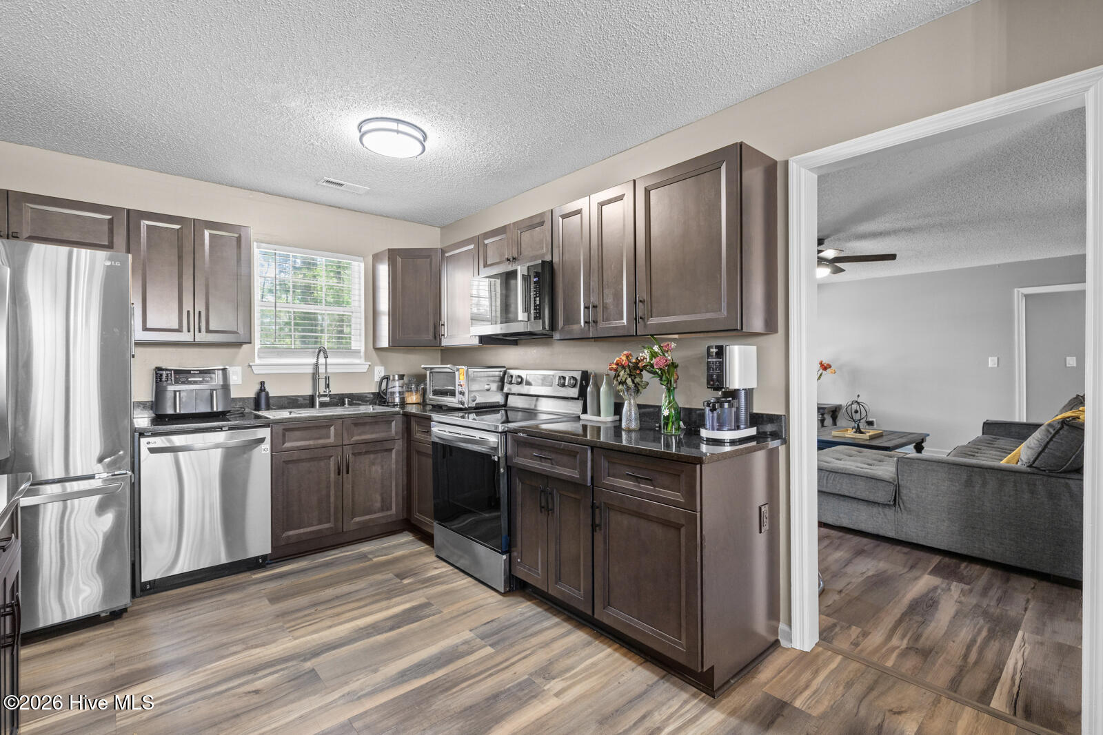 100568901 | Photo 12