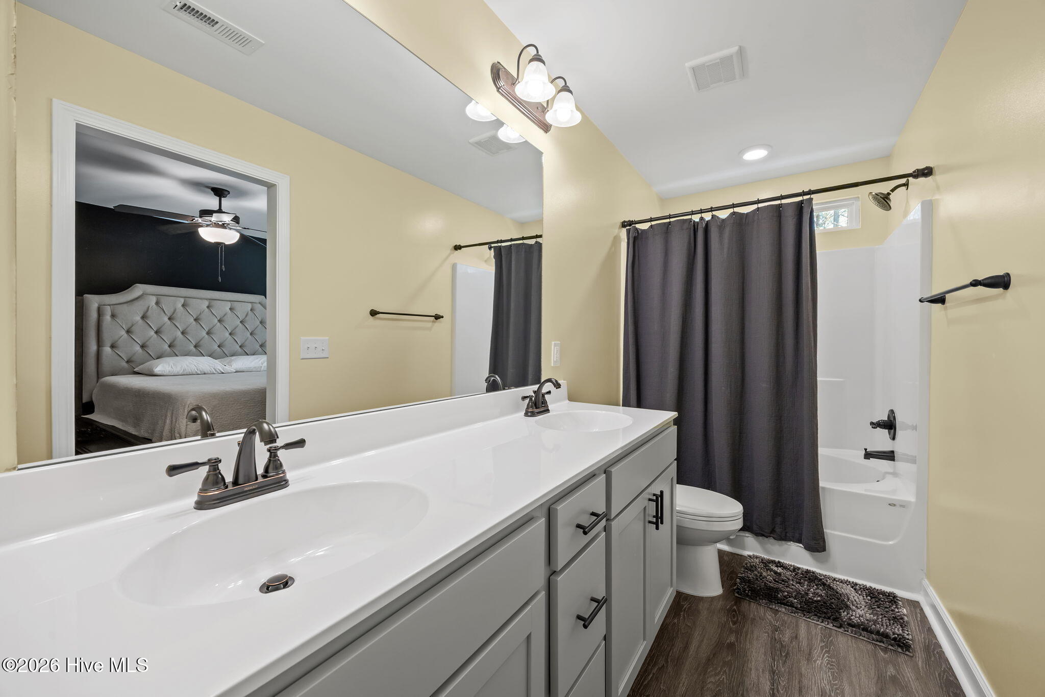 100561063 | Photo 17