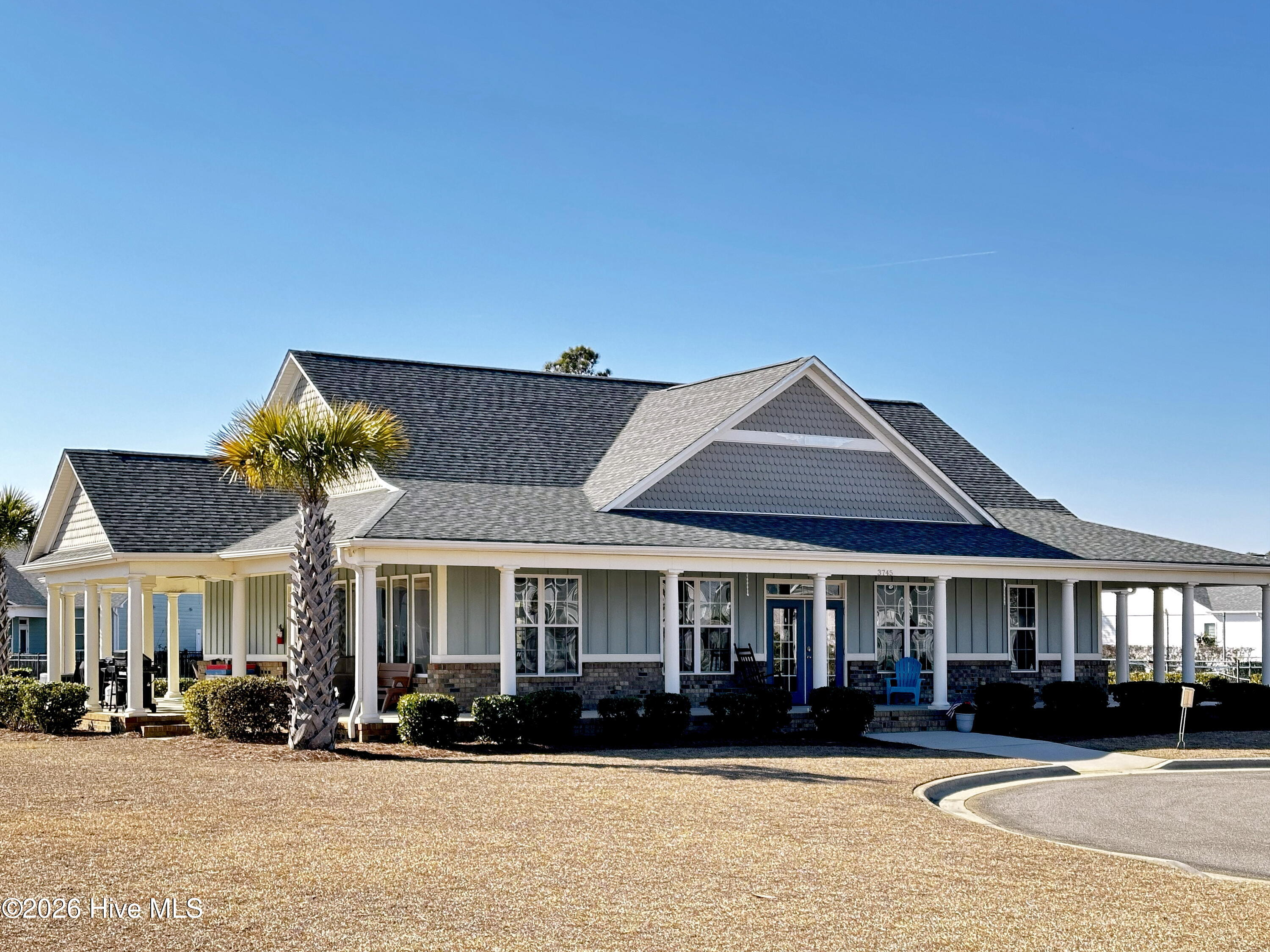 100548790 | Photo 38