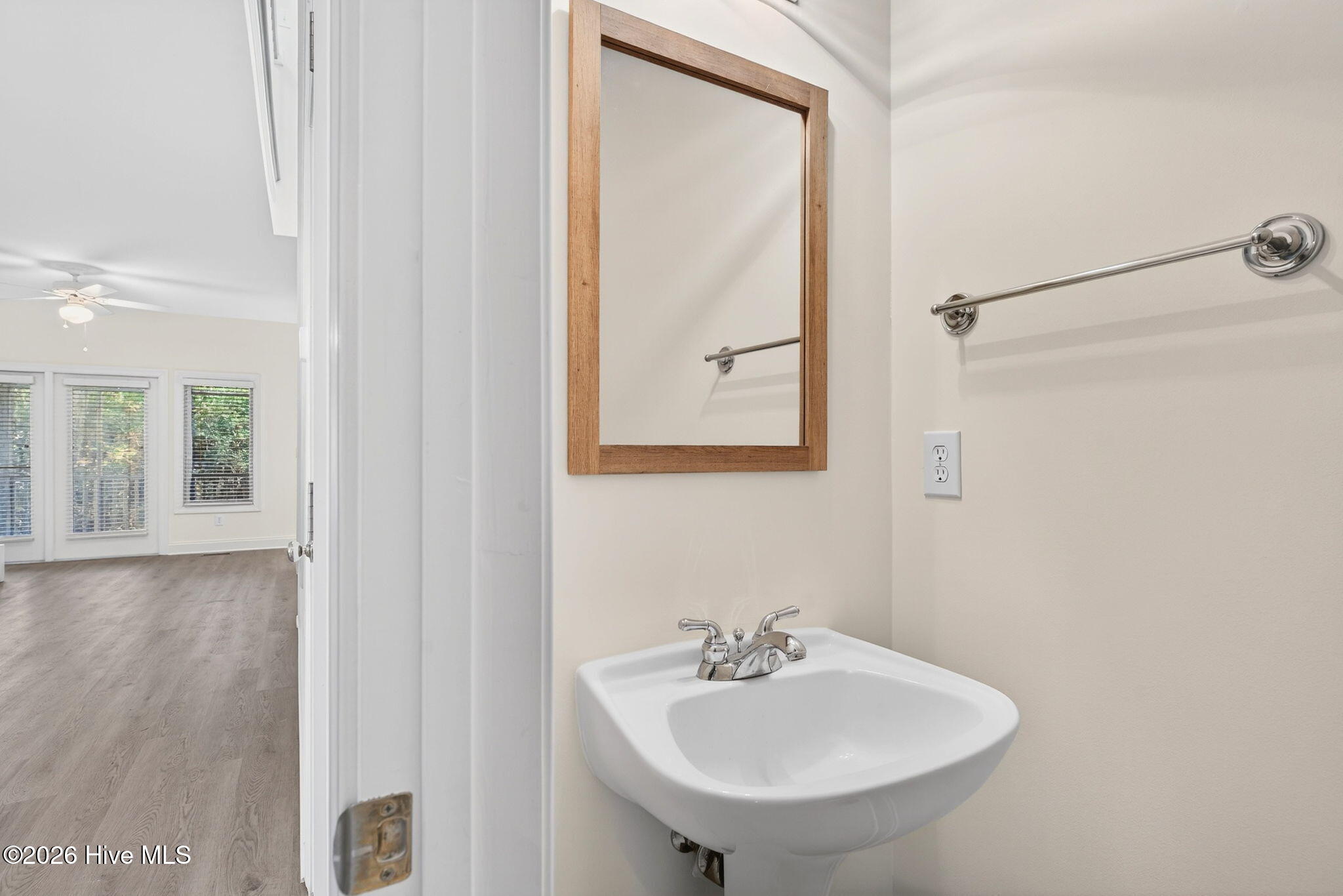 100553475 | Photo 28