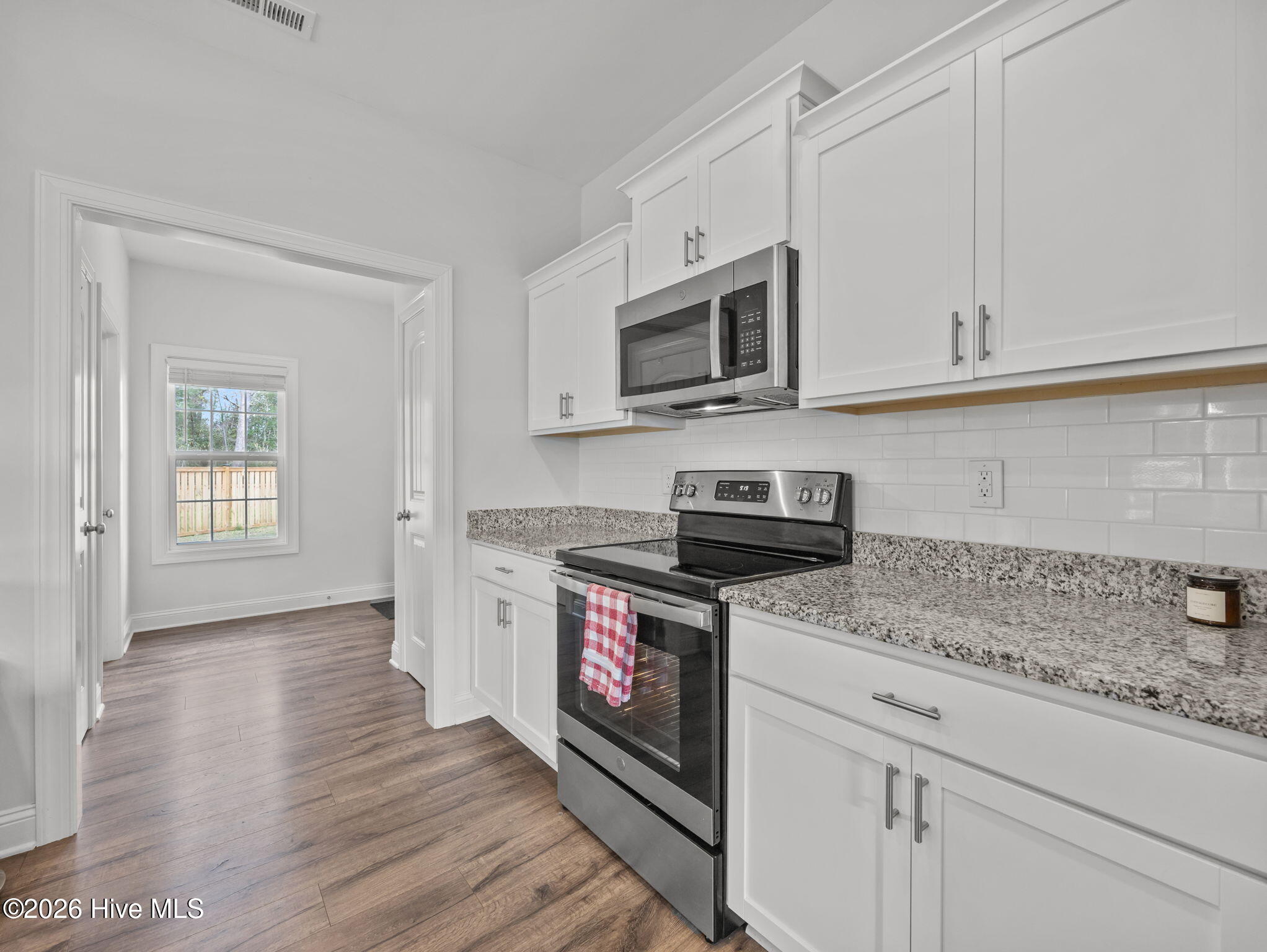 100563779 | Photo 14