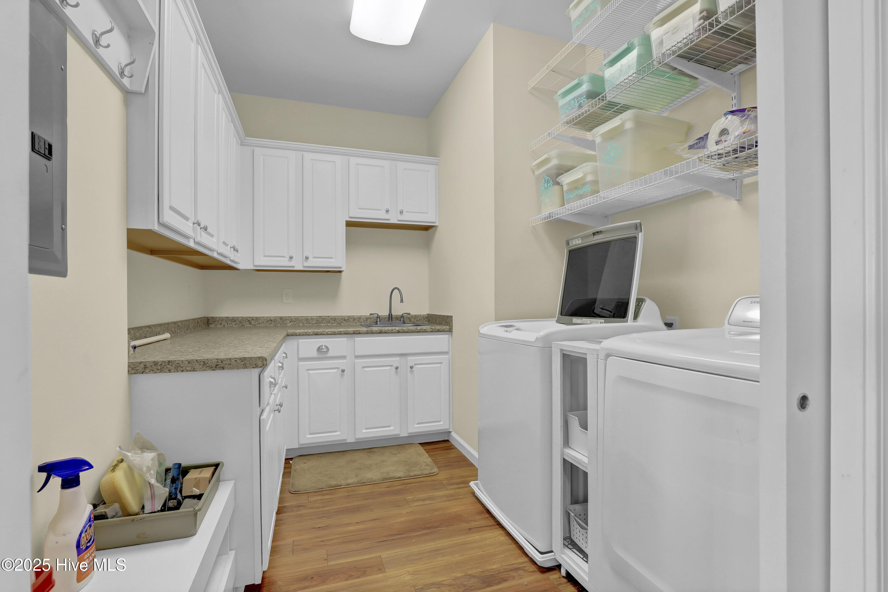 100511800 | Photo 27