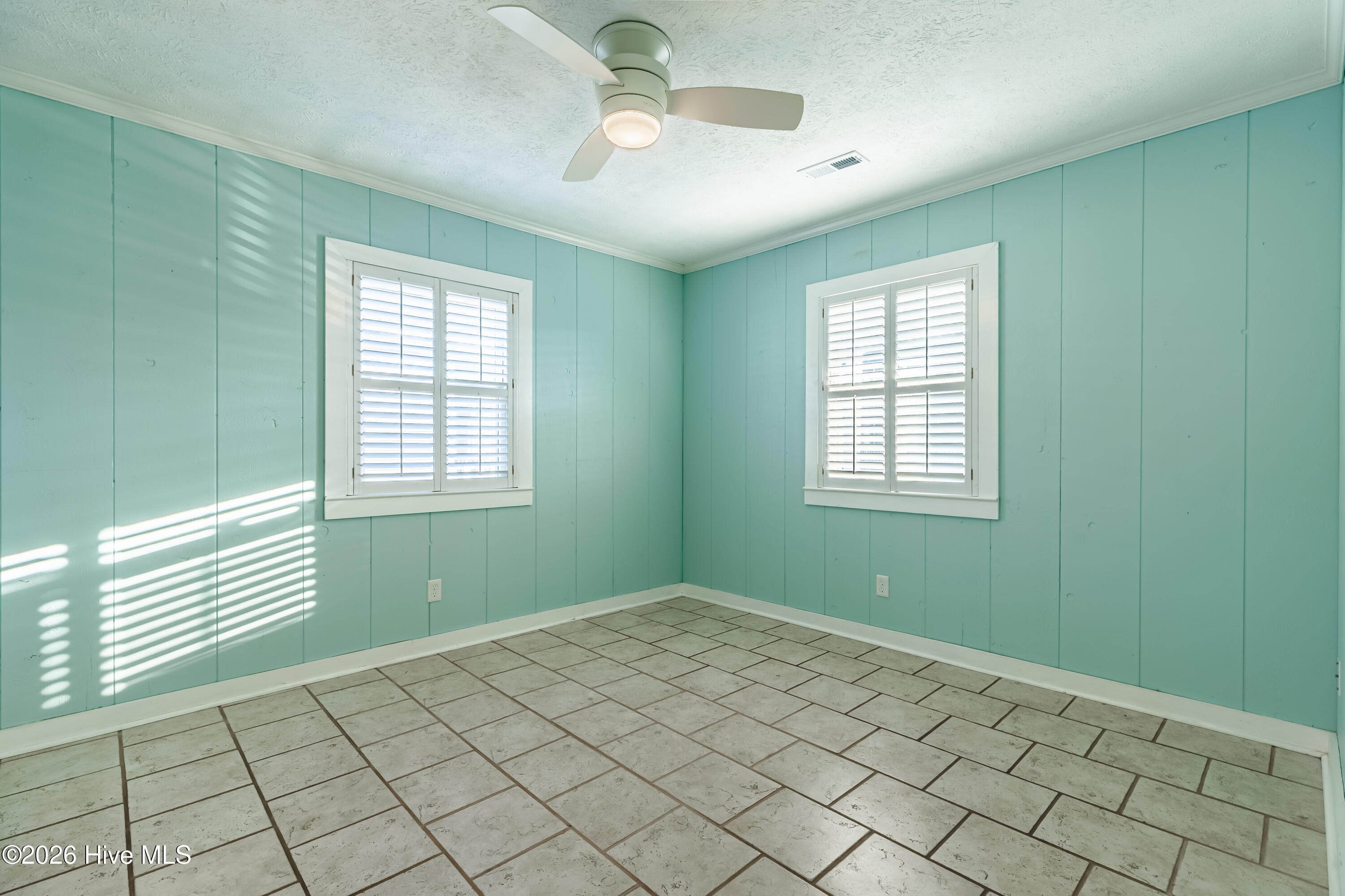 100563076 | Photo 21