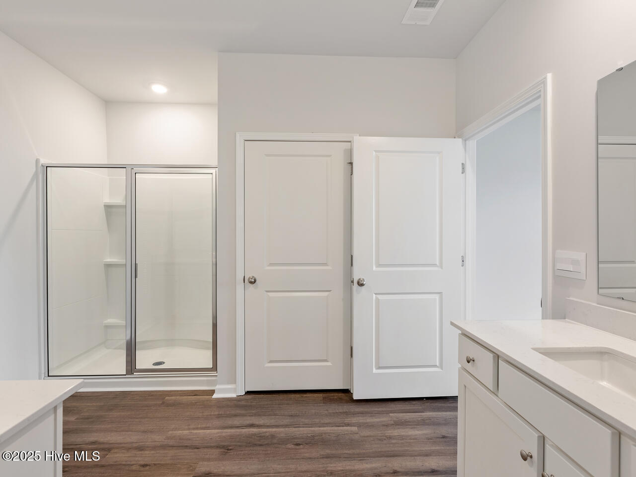 100547716 | Photo 20