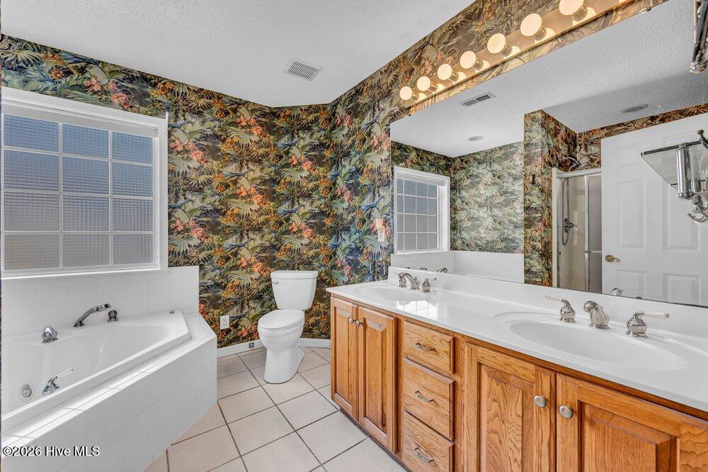 100558144 | Photo 16