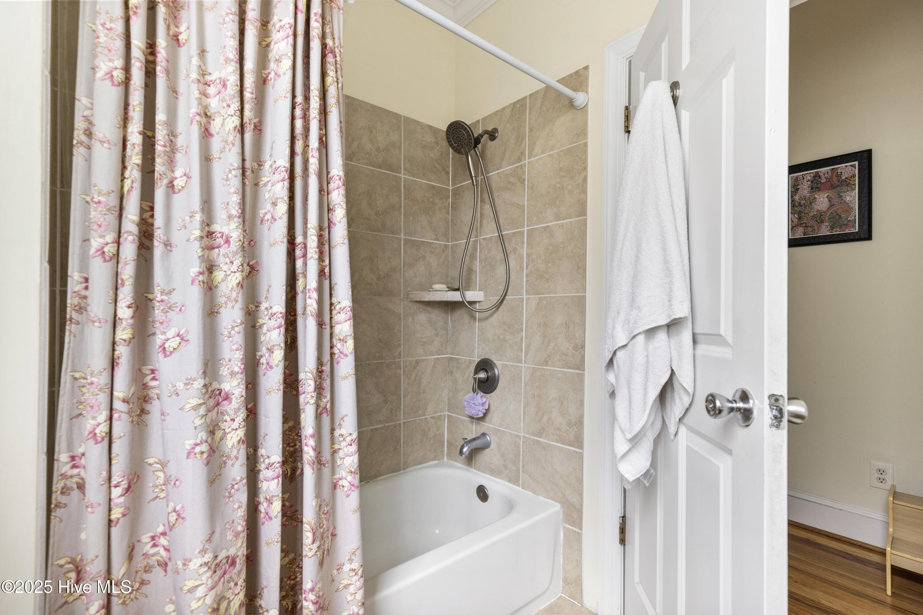 100516838 | Photo 21