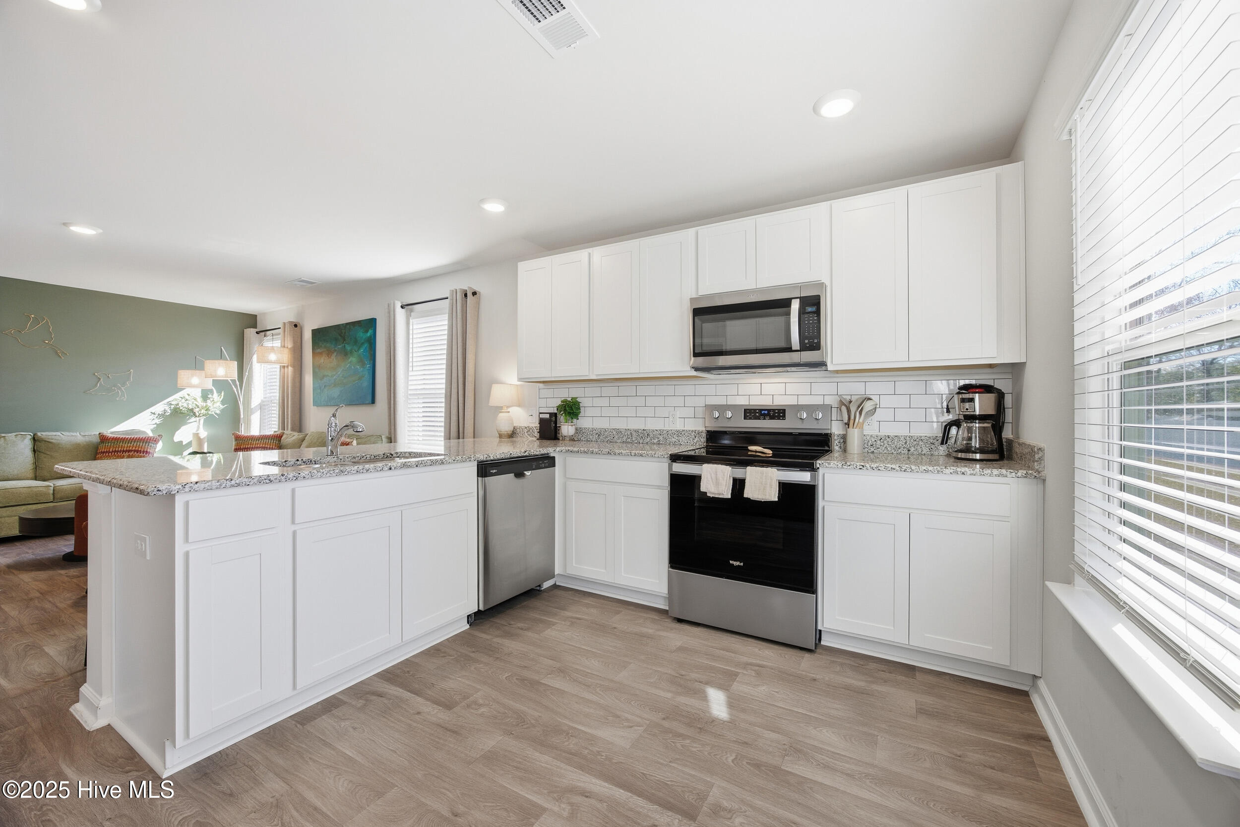 100544841 | Photo 13