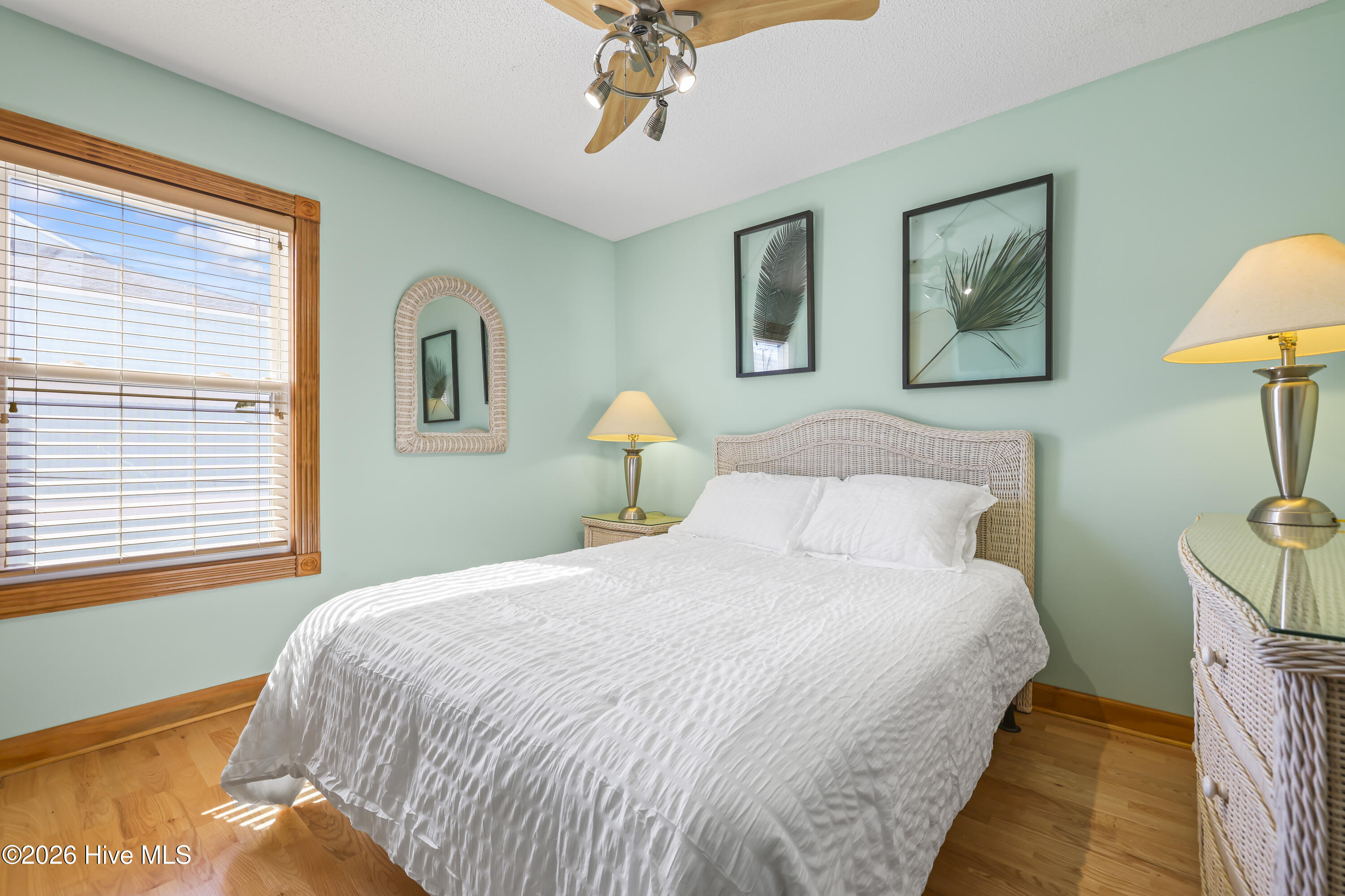 100552115 | Photo 28