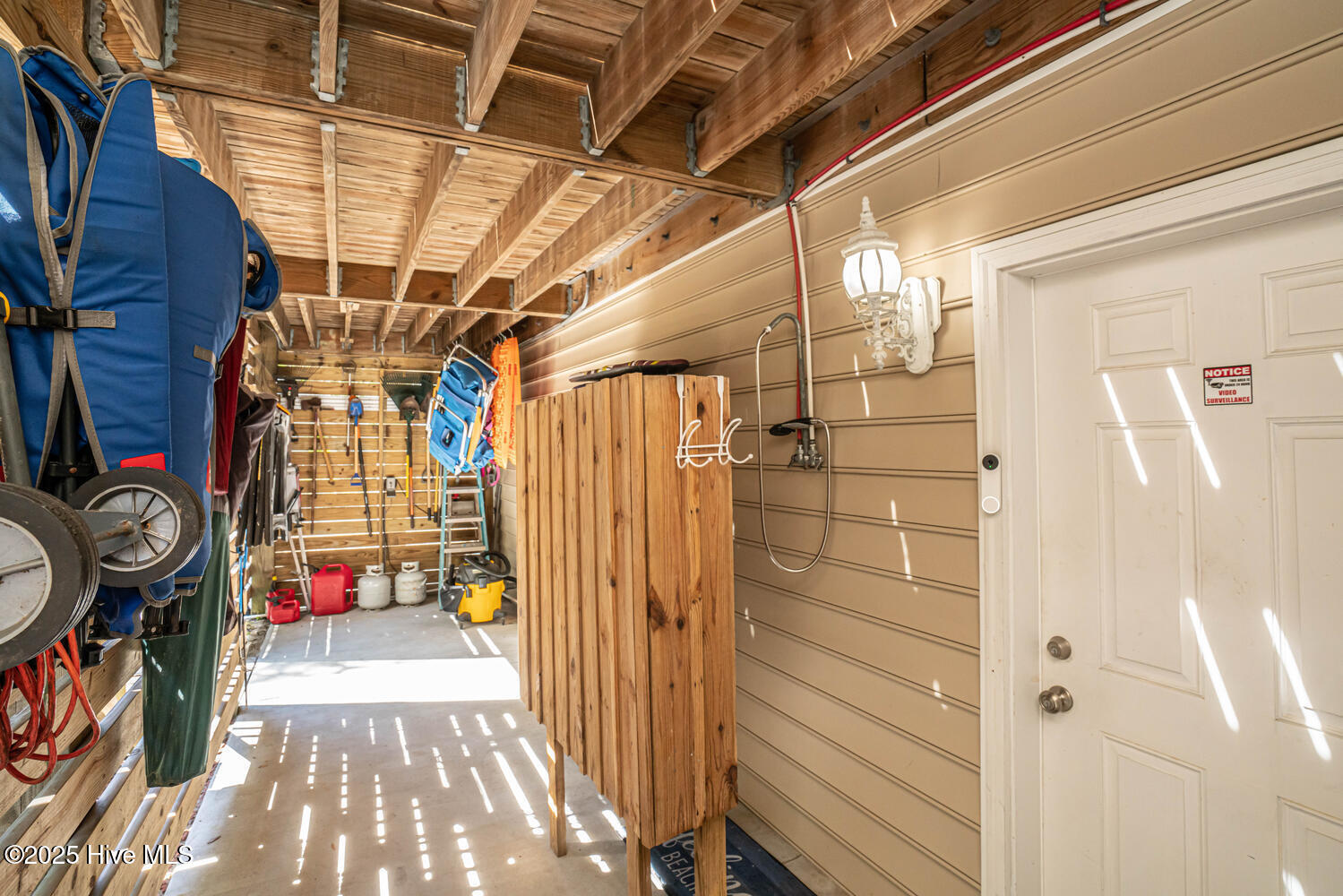 100532611 | Photo 14