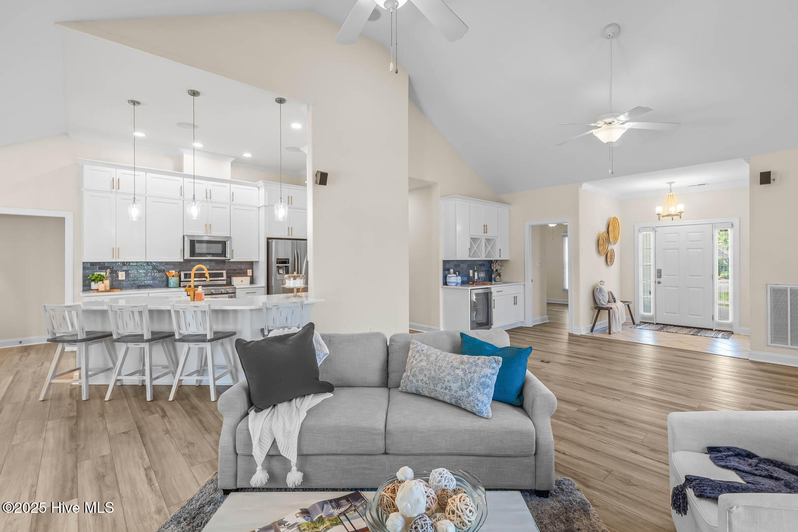 100512903 | Photo 15