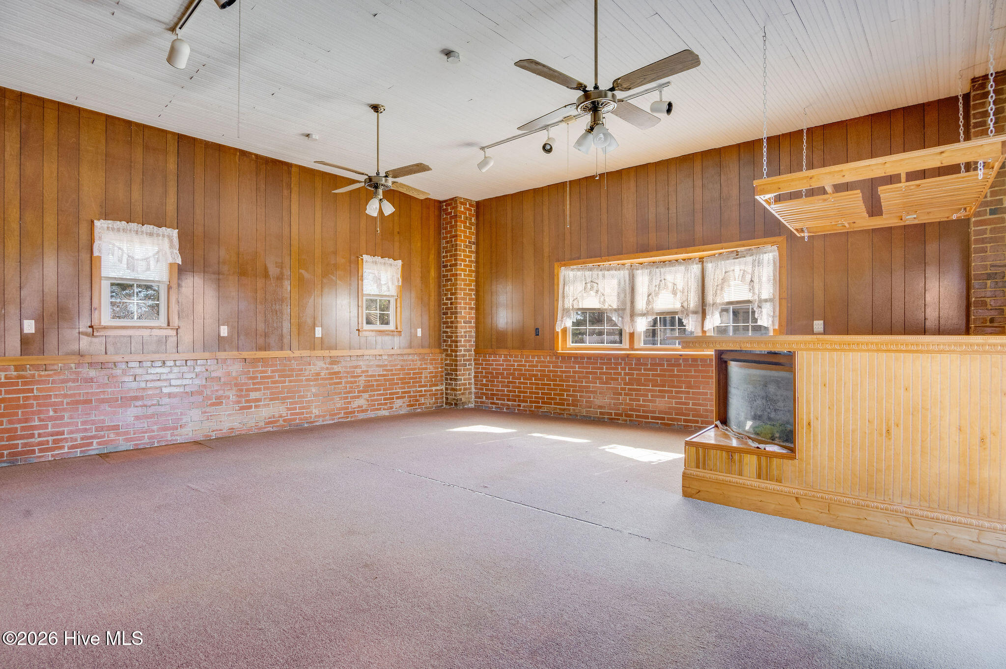 100561889 | Photo 53