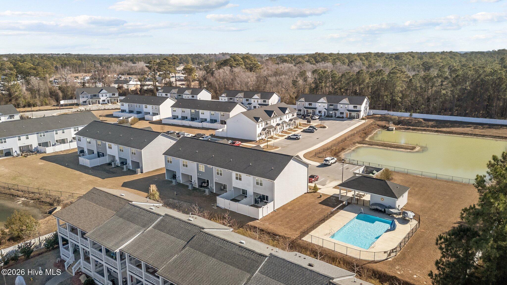 100547532 | Photo 33