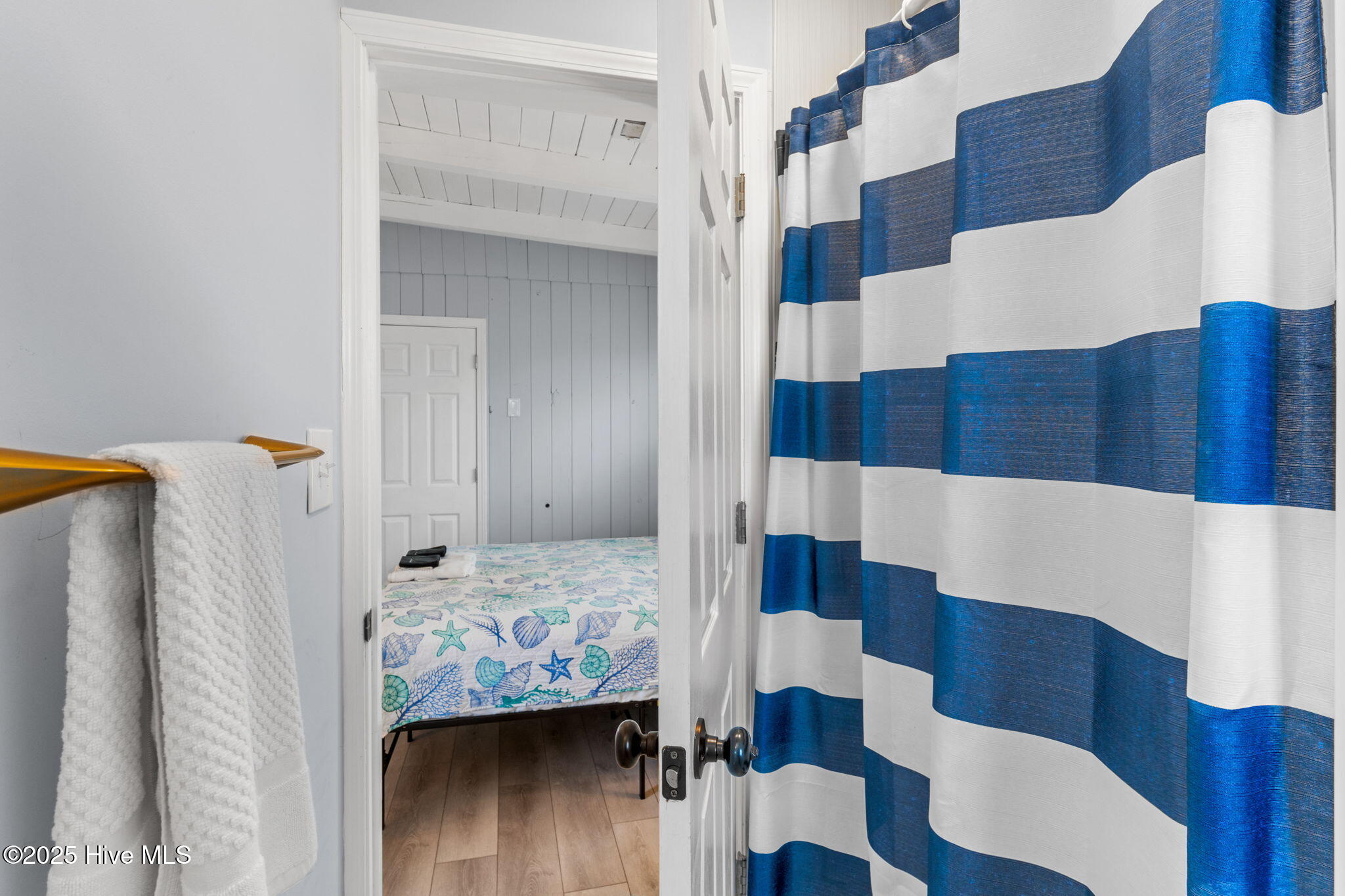 100526809 | Photo 40