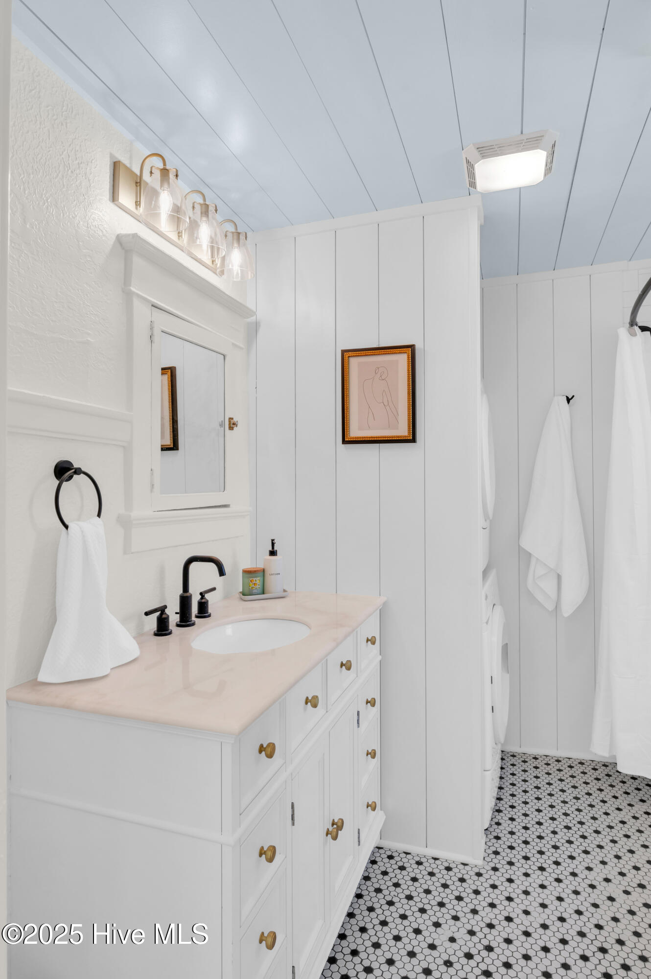 100542379 | Photo 57