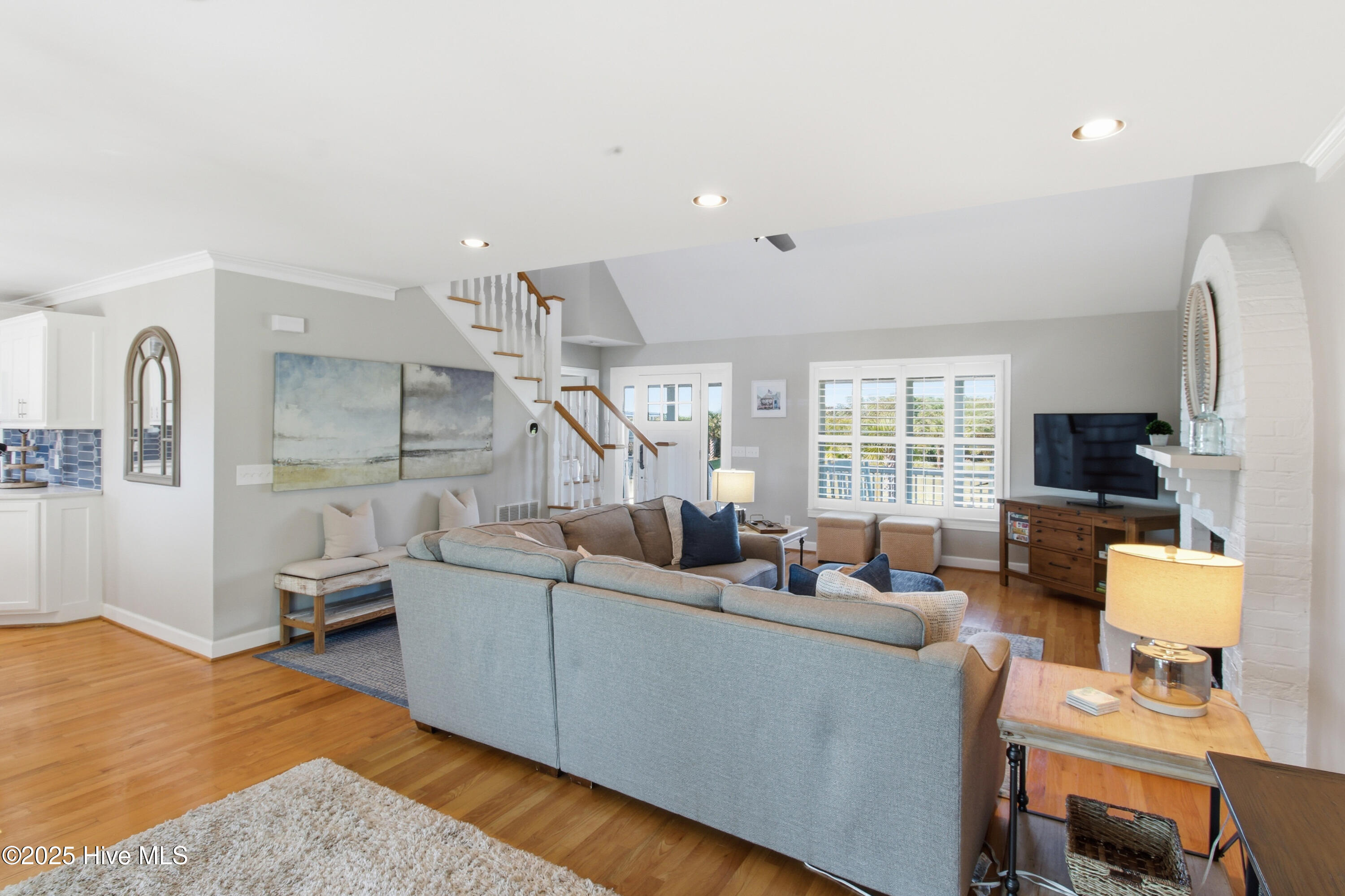 100557076 | Photo 15