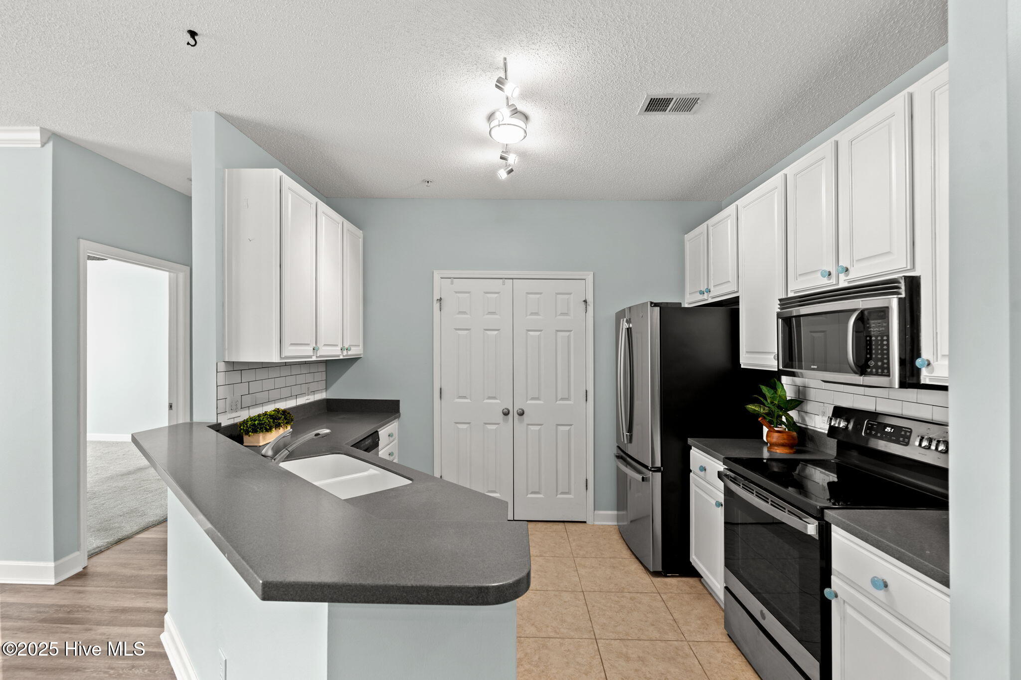 100542307 | Photo 12