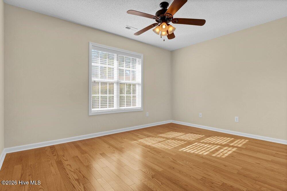 100549483 | Photo 14