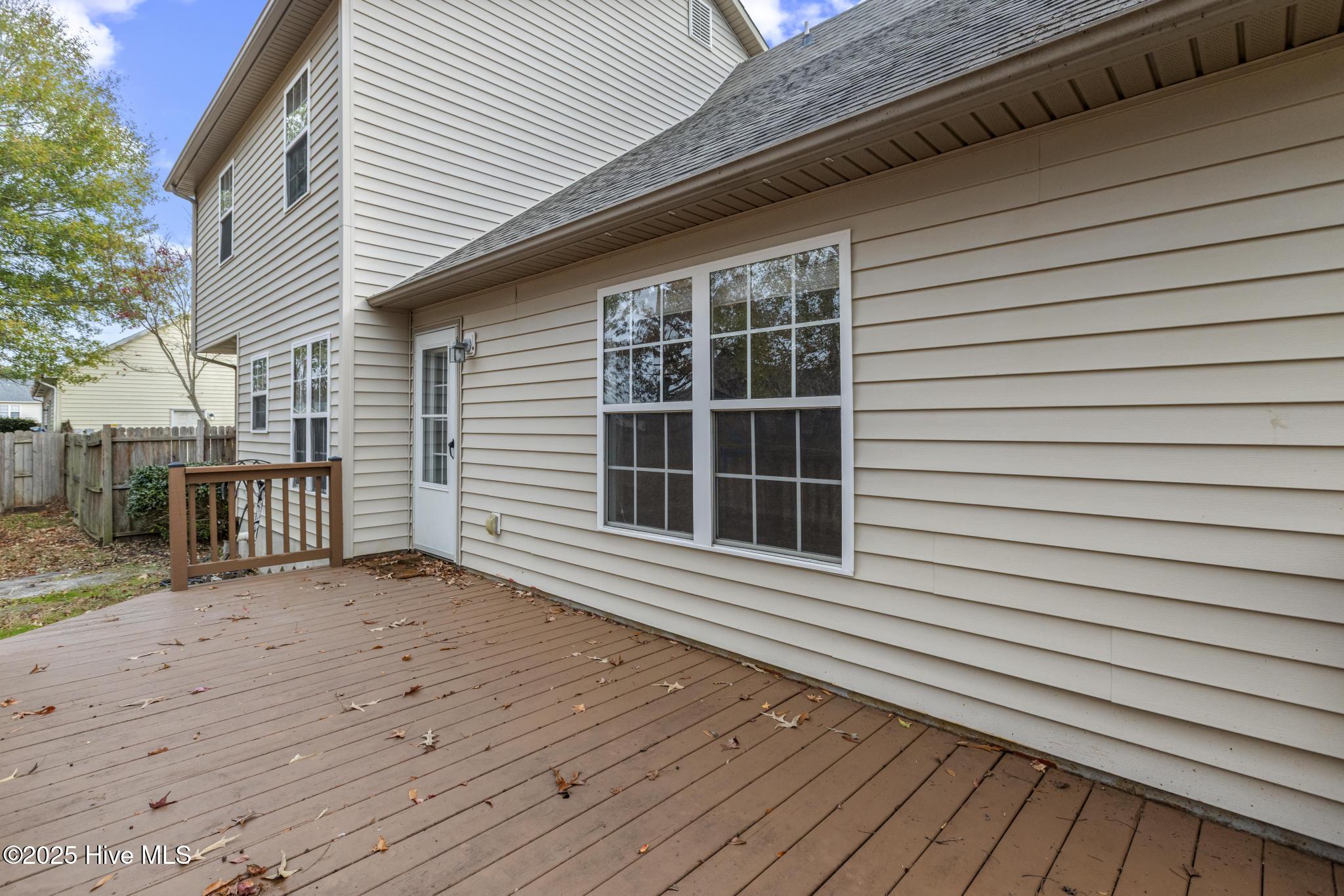 100545087 | Photo 30