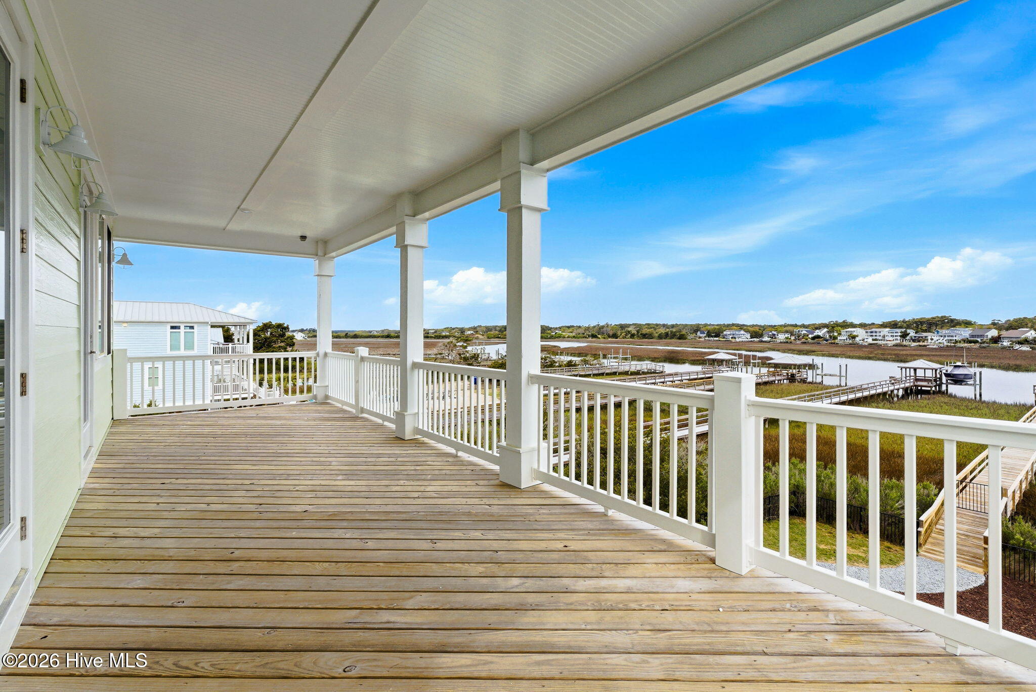 100564360 | Photo 38