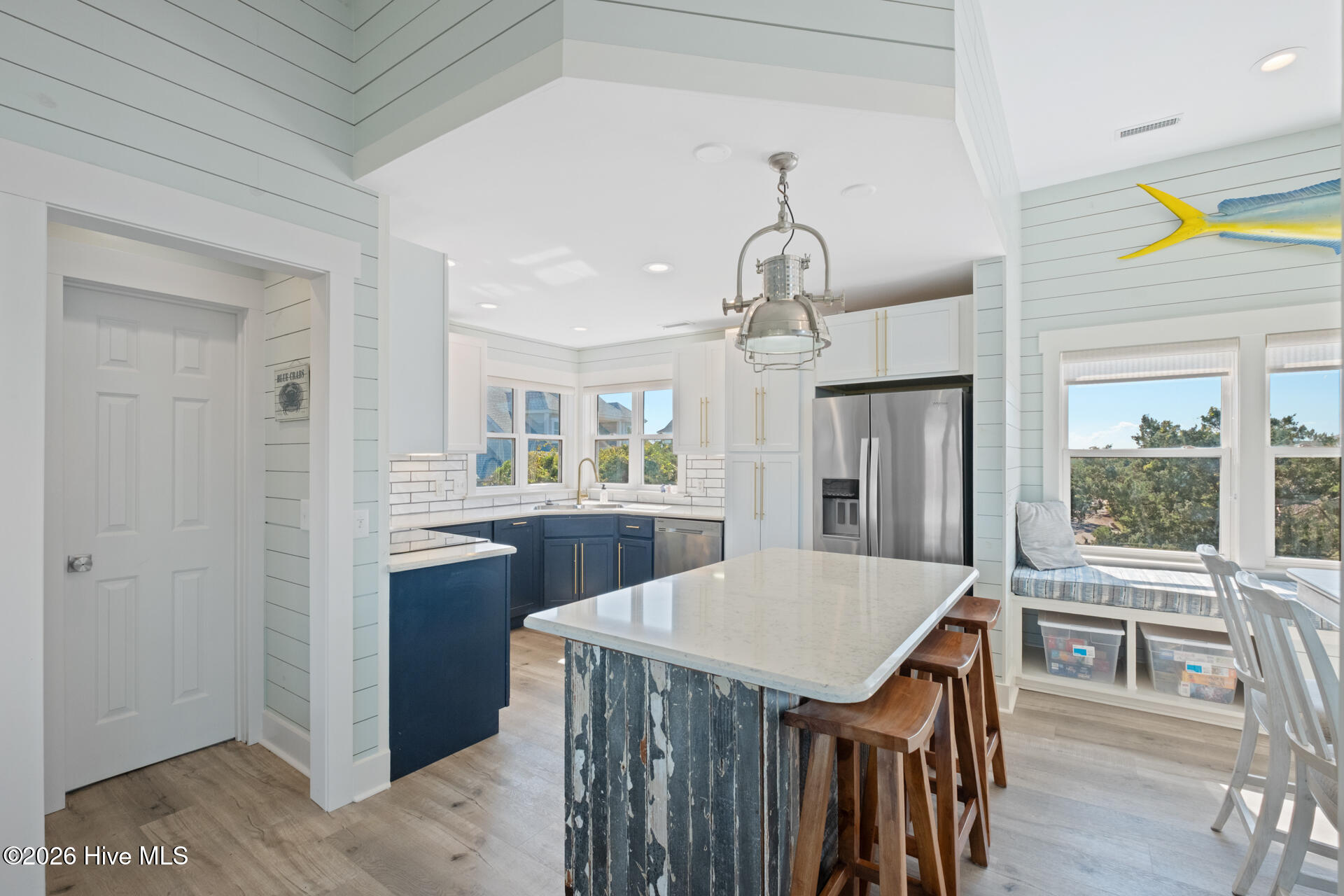 100556120 | Photo 53