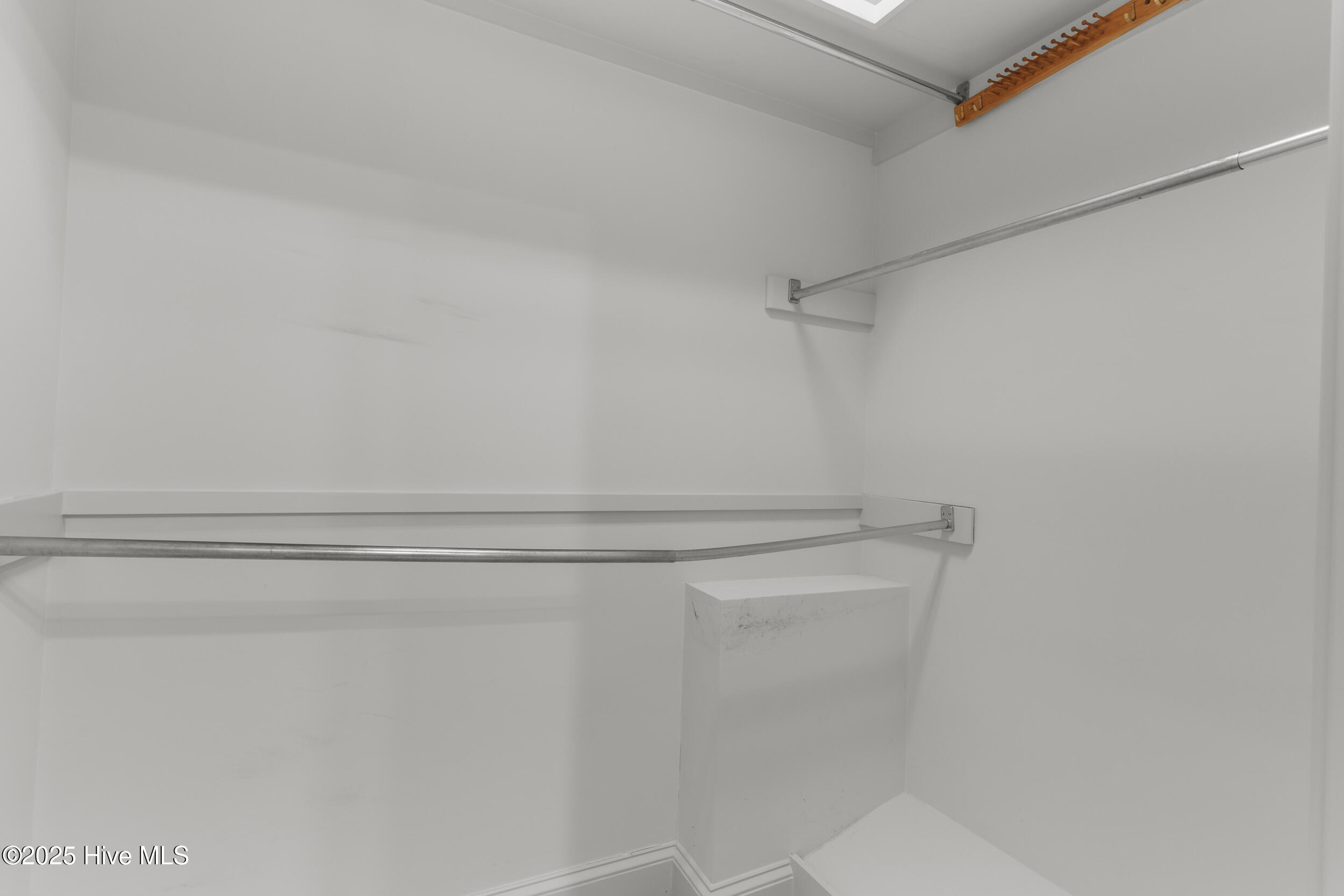 100516126 | Photo 26