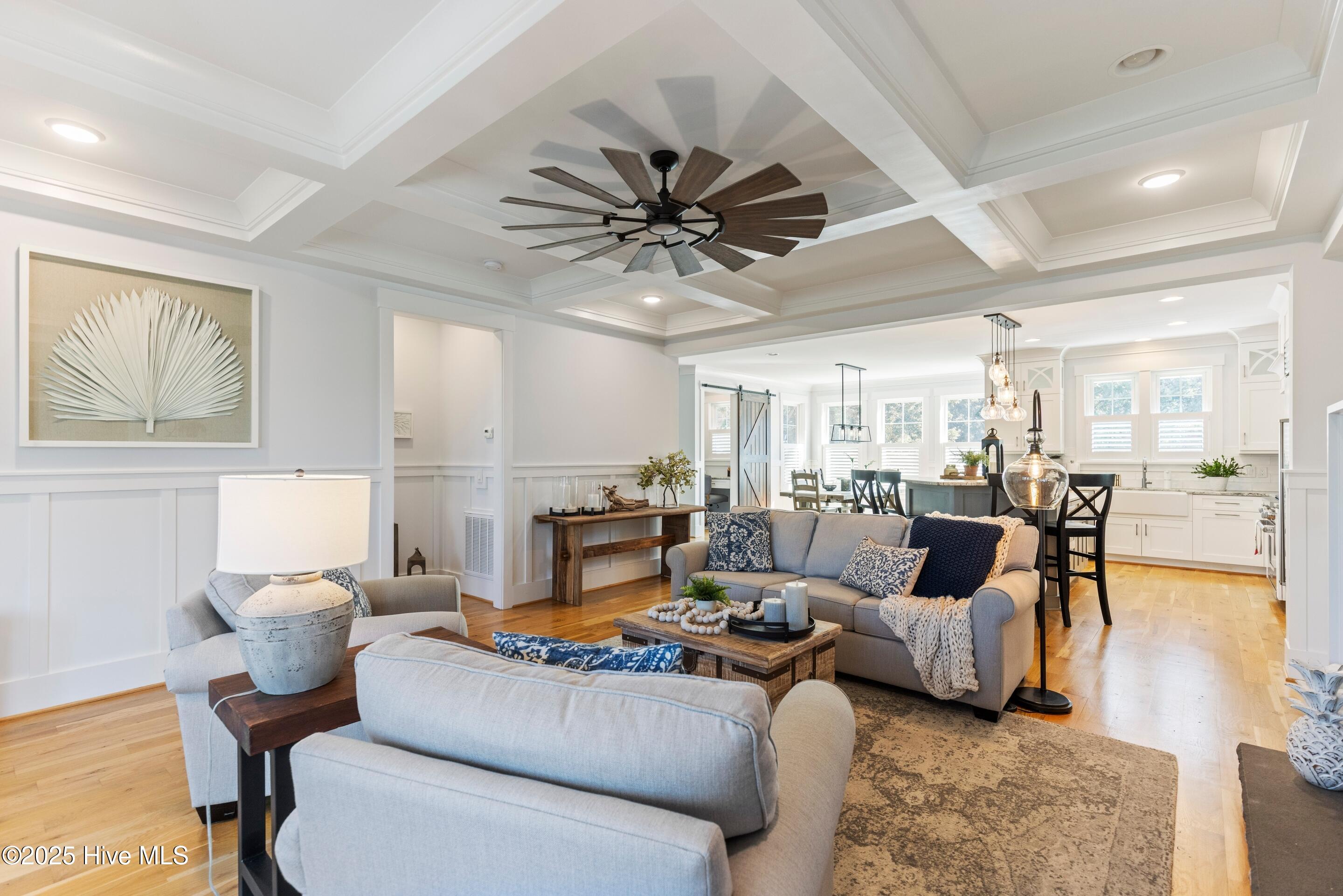 100540413 | Photo 14