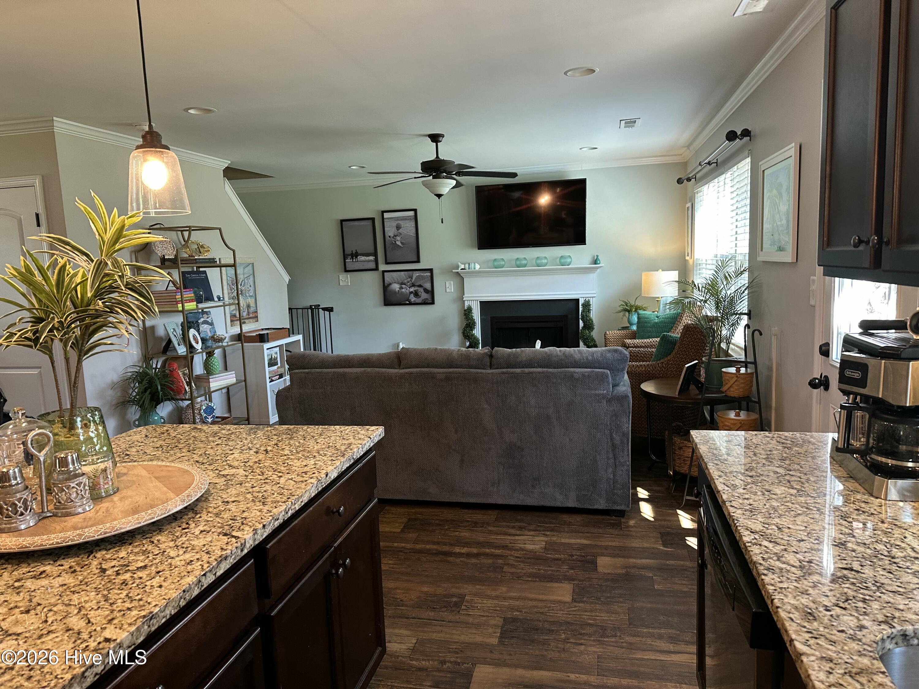 100559159 | Photo 11