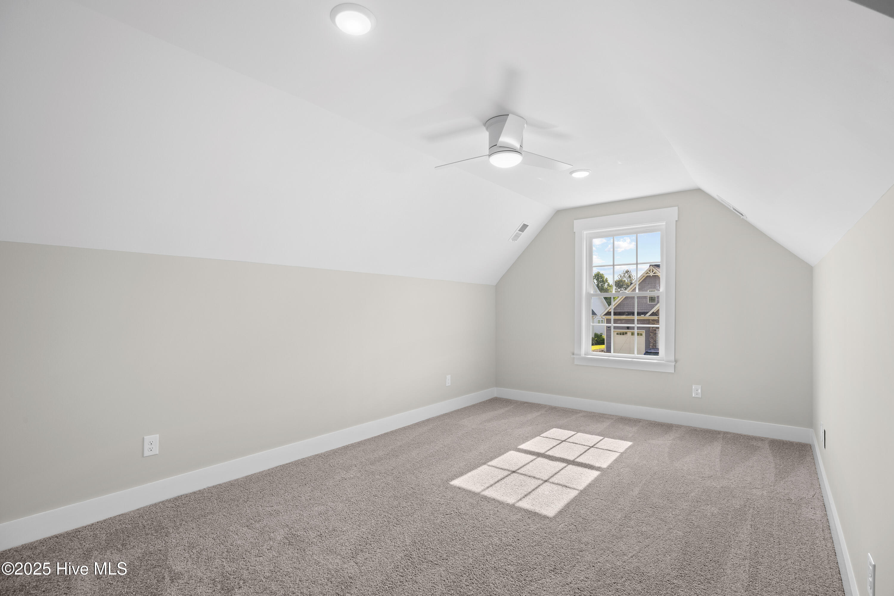 100472156 | Photo 30