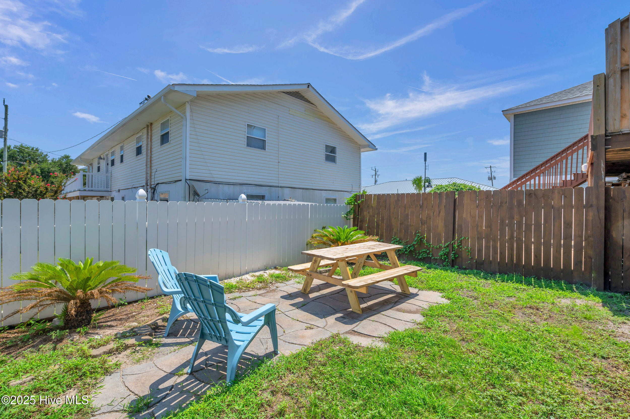 100526383 | Photo 27