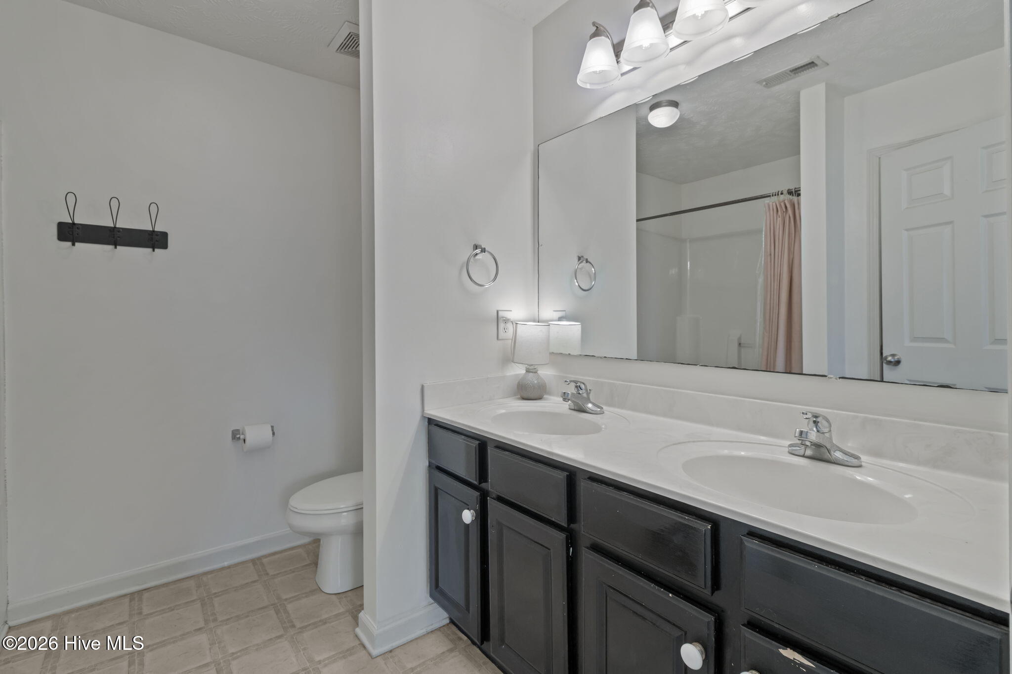 100561399 | Photo 18