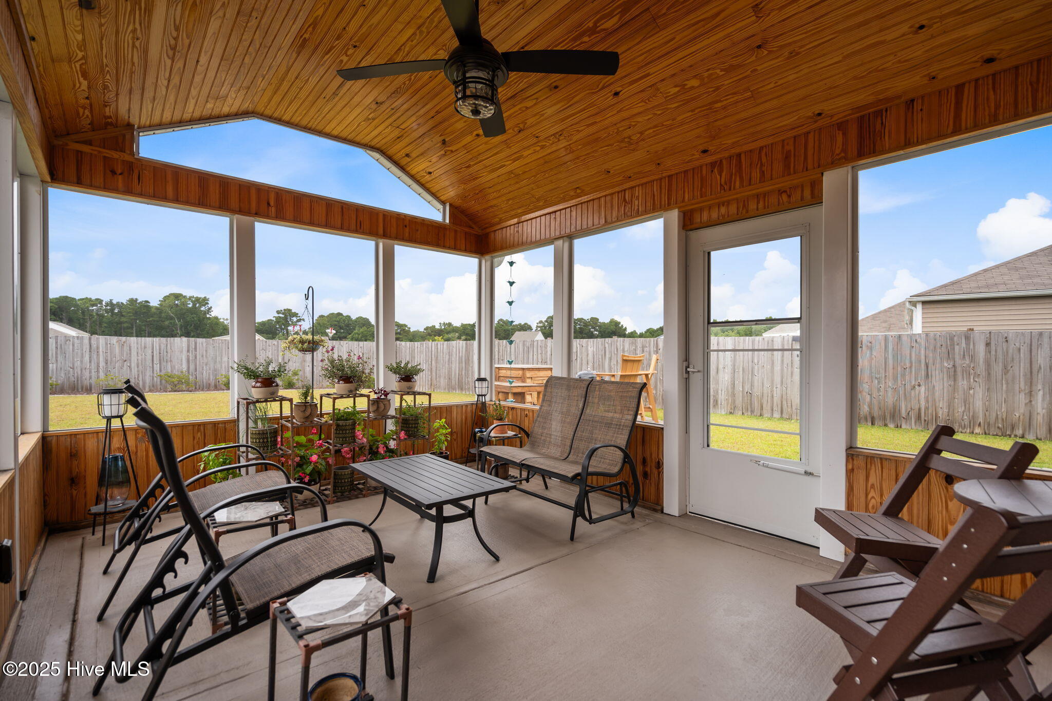 100532297 | Photo 29