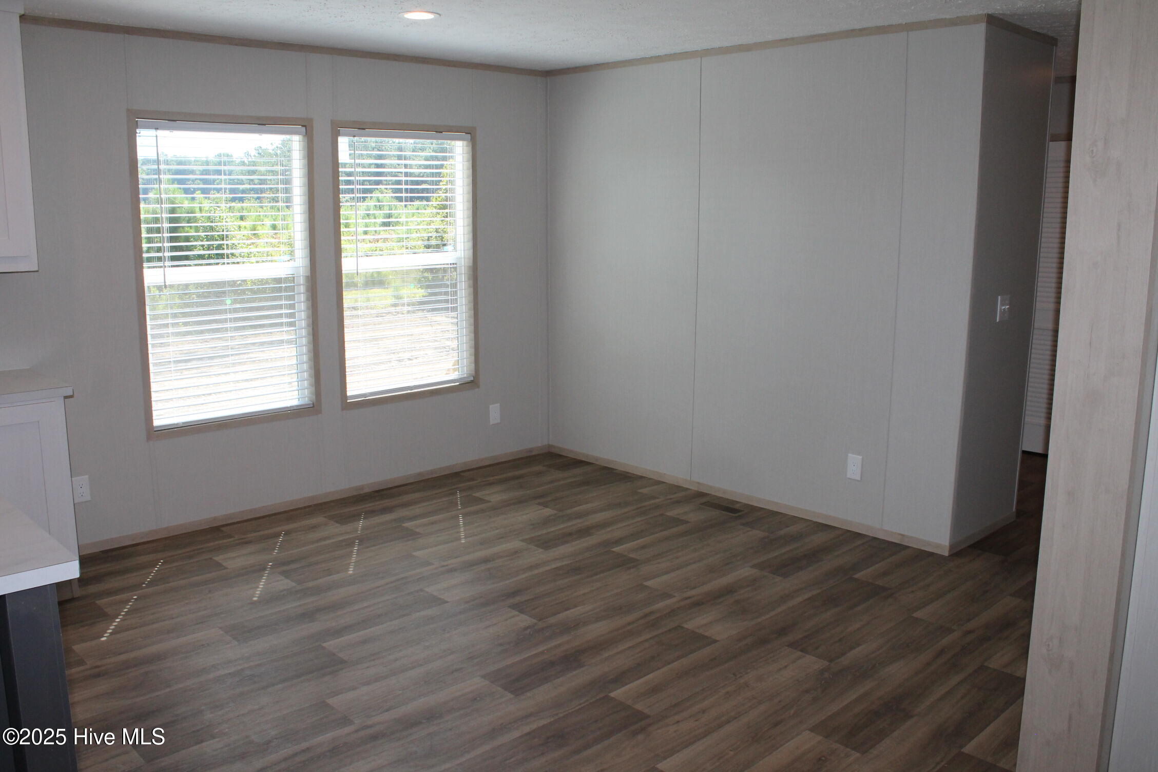 100528403 | Photo 27