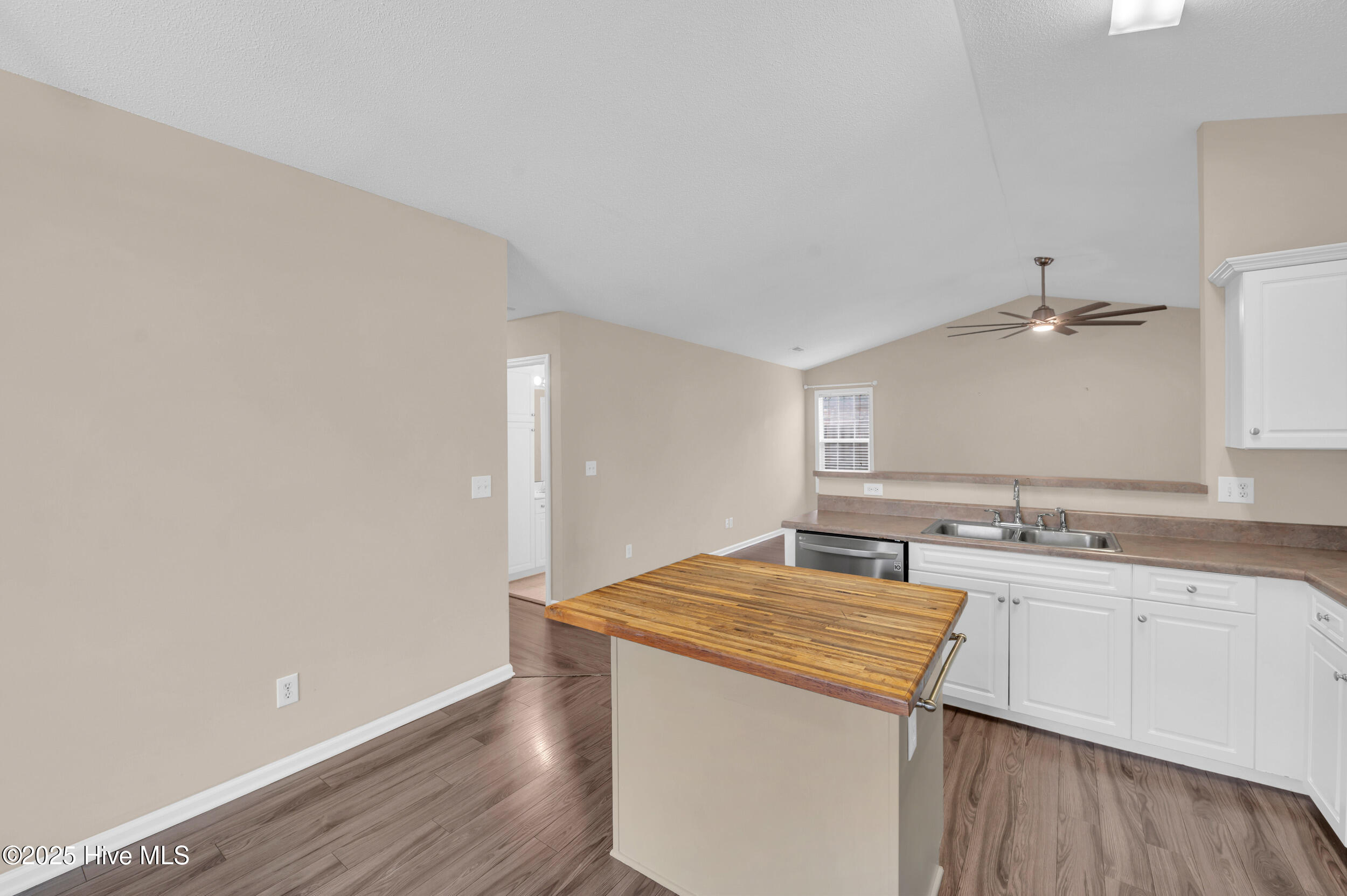 100543780 | Photo 11