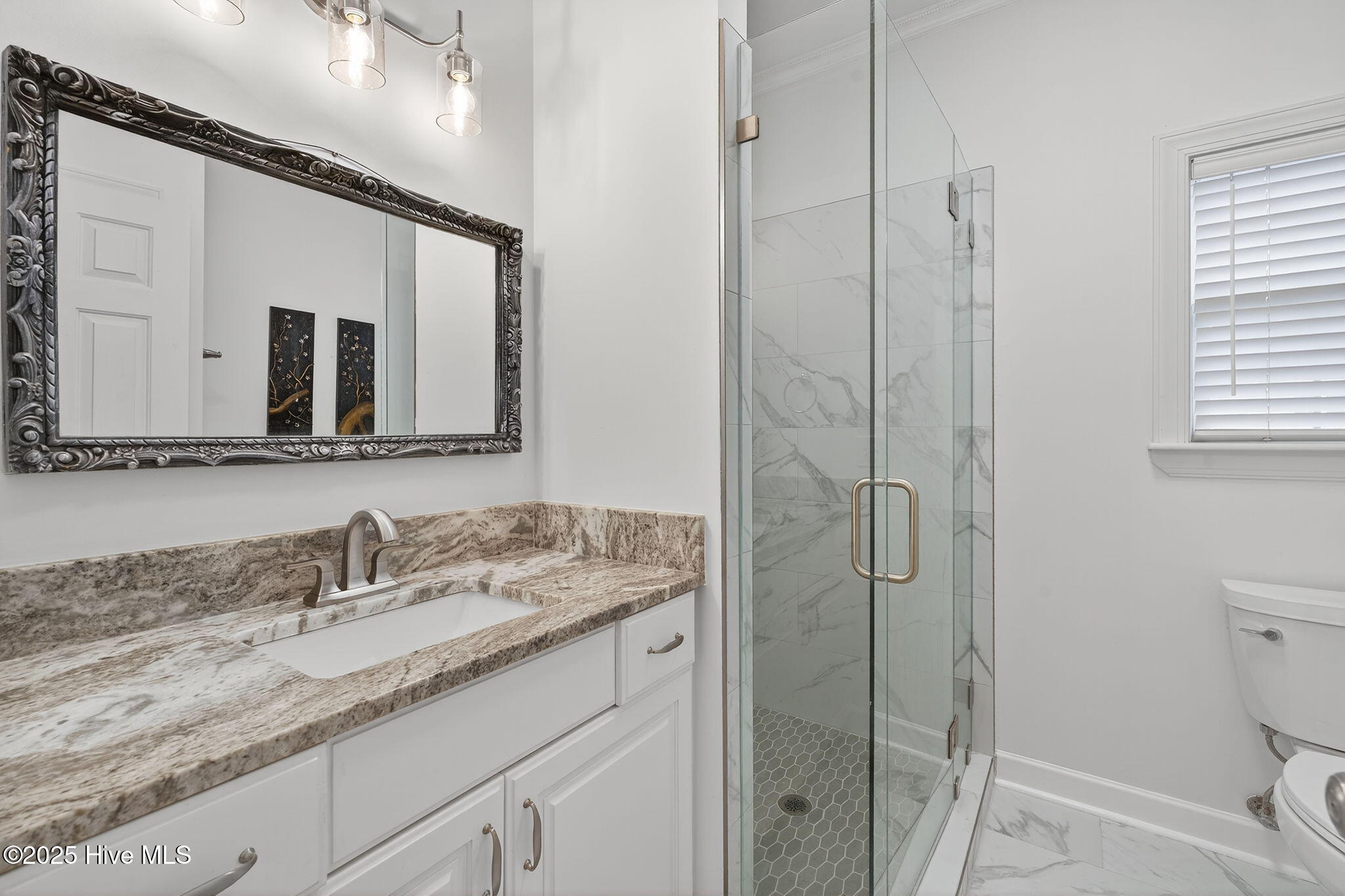 100522503 | Photo 32